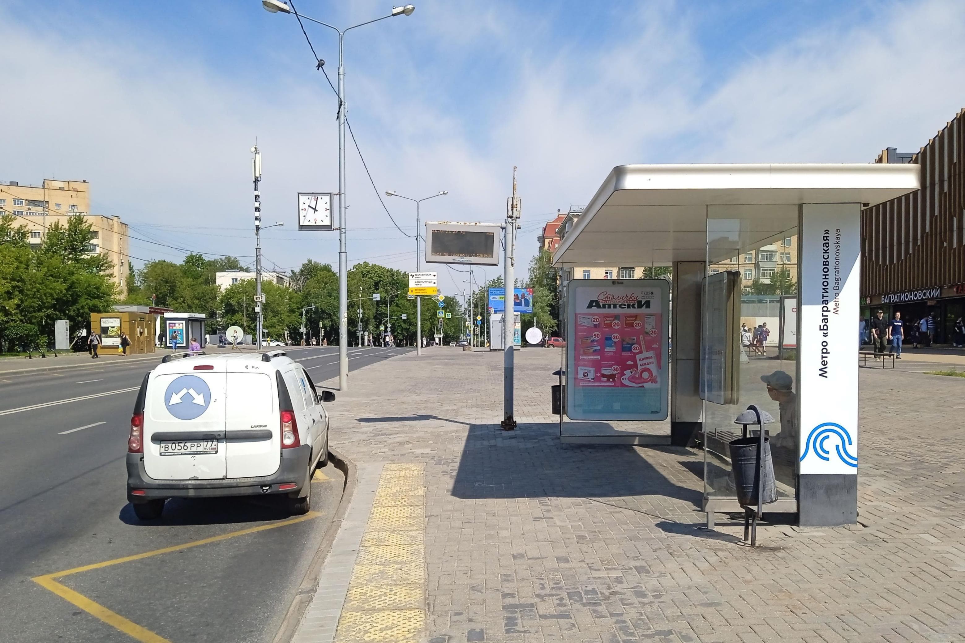Барклая улица, вл.10Б - ост. "метро Багратионовская" (из центра), сторона А Москва. Барклая улица, вл.10Б - ост. "метро Багратионовская" (из центра), сторона А