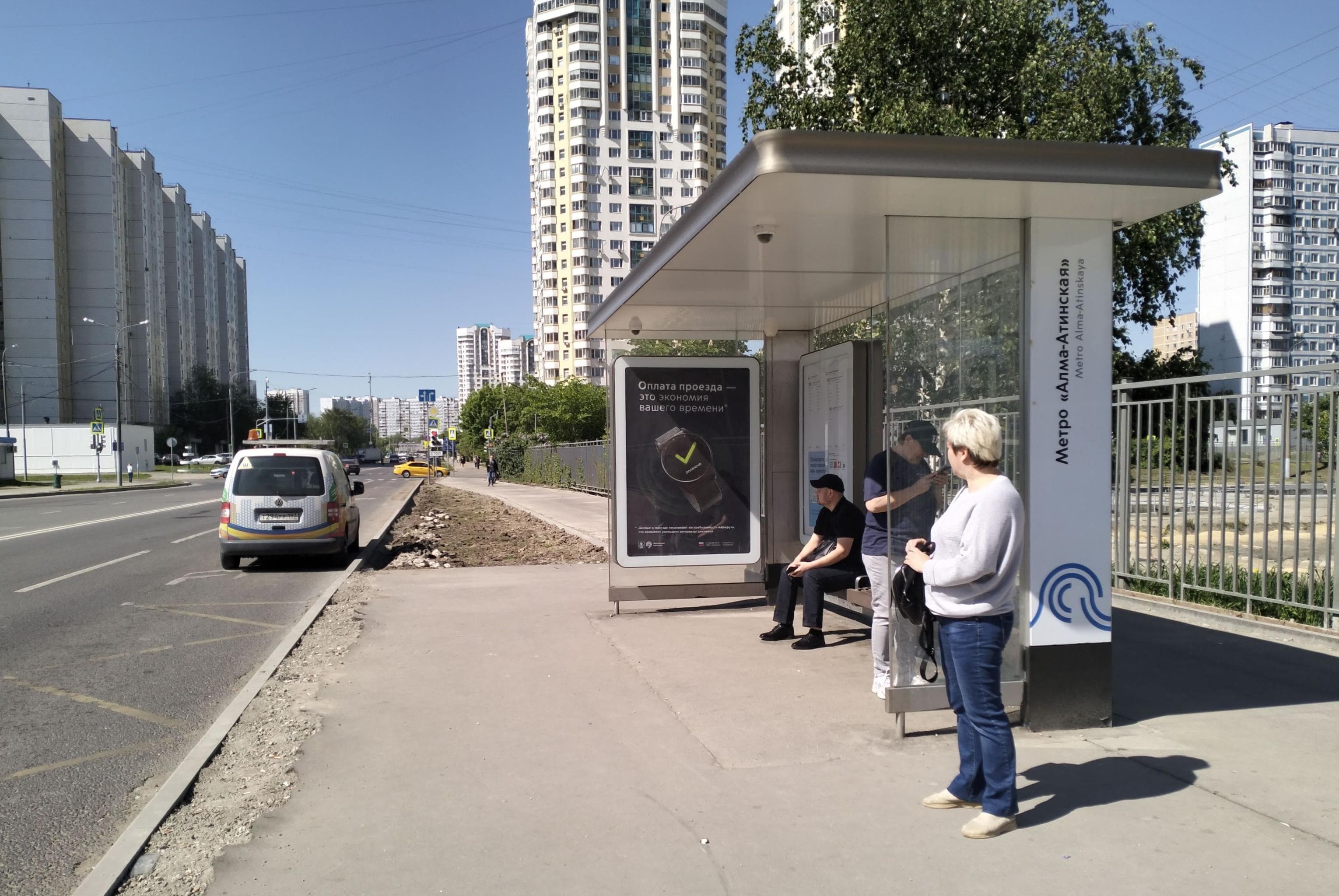 Братеевская ул. 29А - ост. "Метро Алма-Атинская", (светофор), сторона А Москва. Братеевская ул. 29А - ост. "Метро Алма-Атинская", (светофор), сторона А