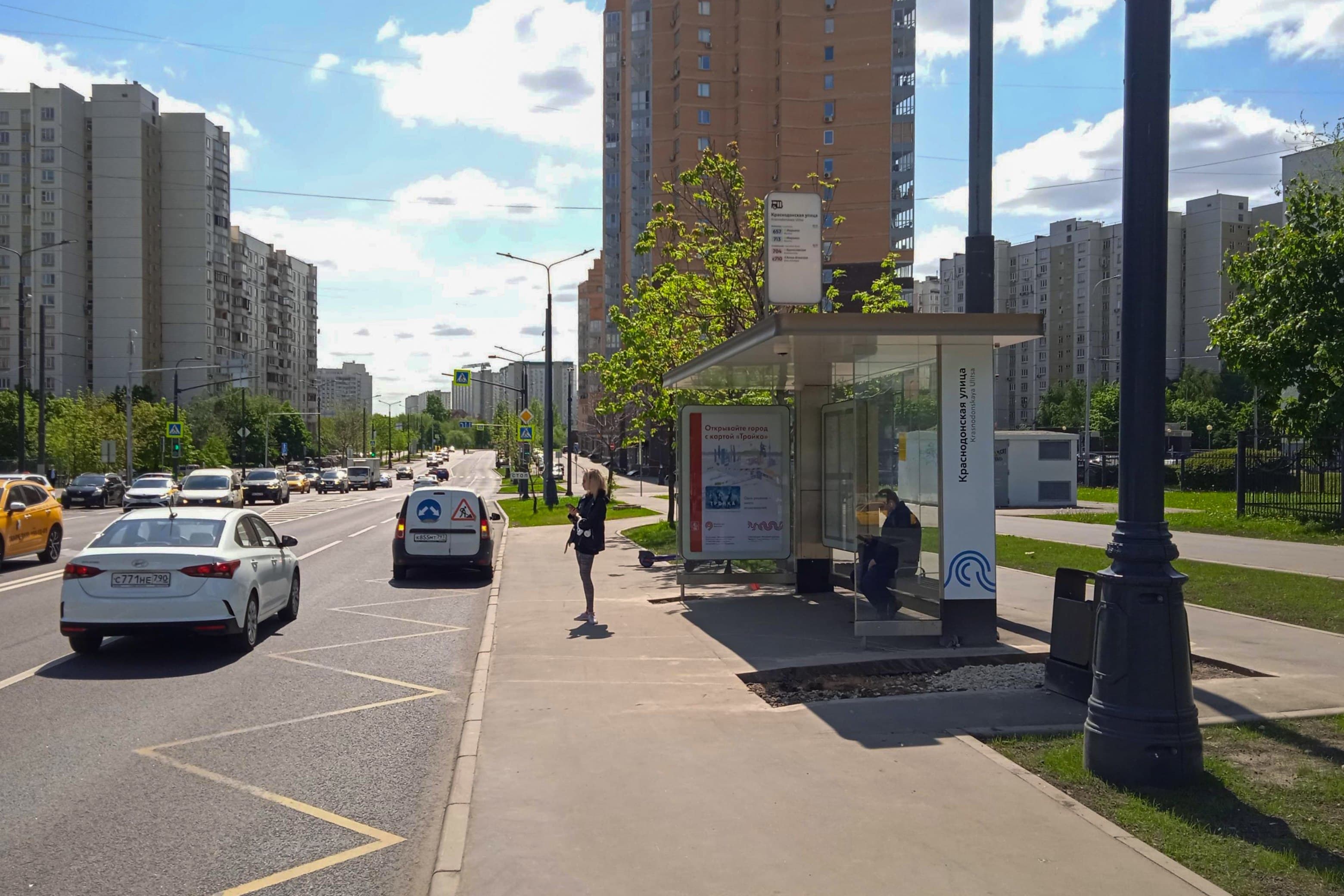 Братиславкая улица, д.4 - ост. "Краснодонская улица" (из центра), сторона А Москва. Братиславкая улица, д.4 - ост. "Краснодонская улица" (из центра), сторона А