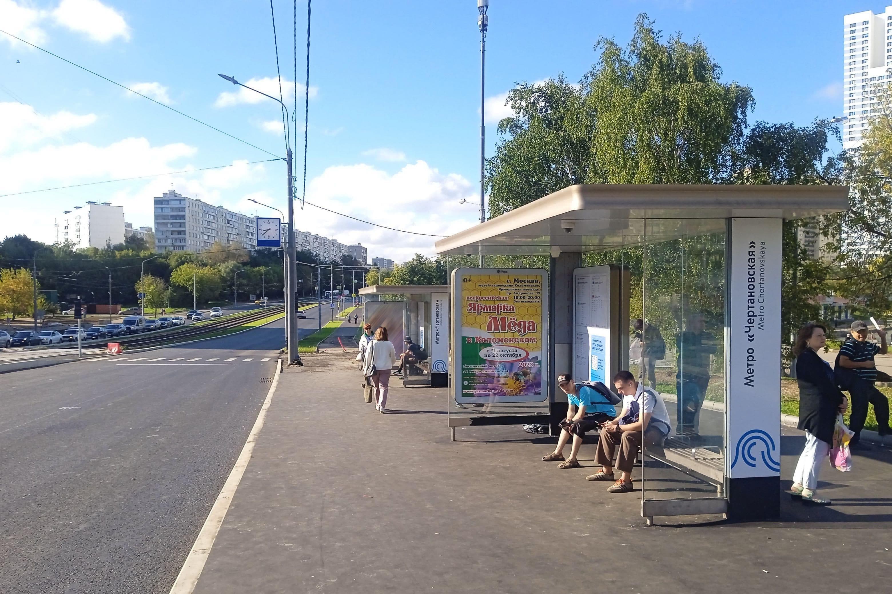 Чертановская улица, д.1 - ост. "метро Чертановская" (из центра) поз.1, сторона А Москва. Чертановская улица, д.1 - ост. "метро Чертановская" (из центра) поз.1, сторона А