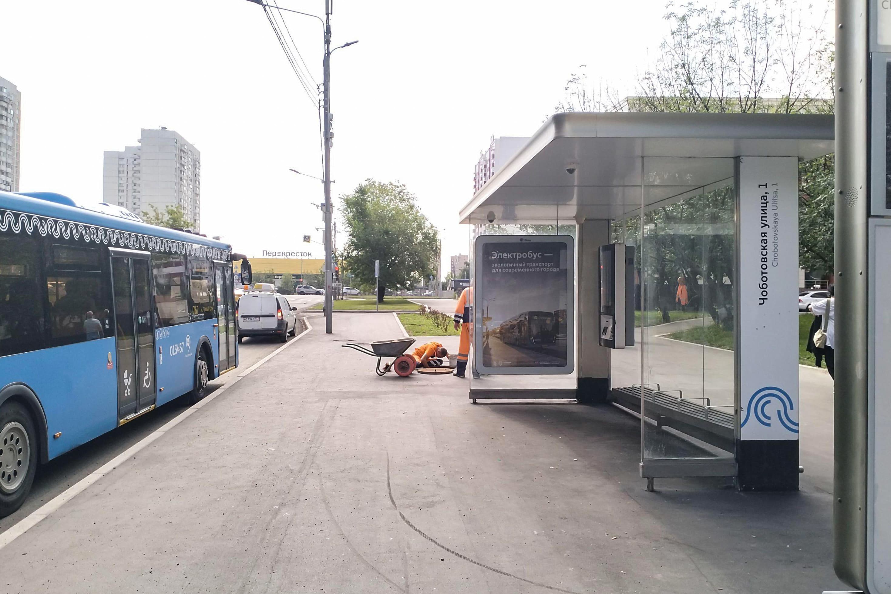 Чоботовская улица, д.1 - ост. "Чоботовская улица, 1" (в центр), сторона А Москва. Чоботовская улица, д.1 - ост. "Чоботовская улица, 1" (в центр), сторона А