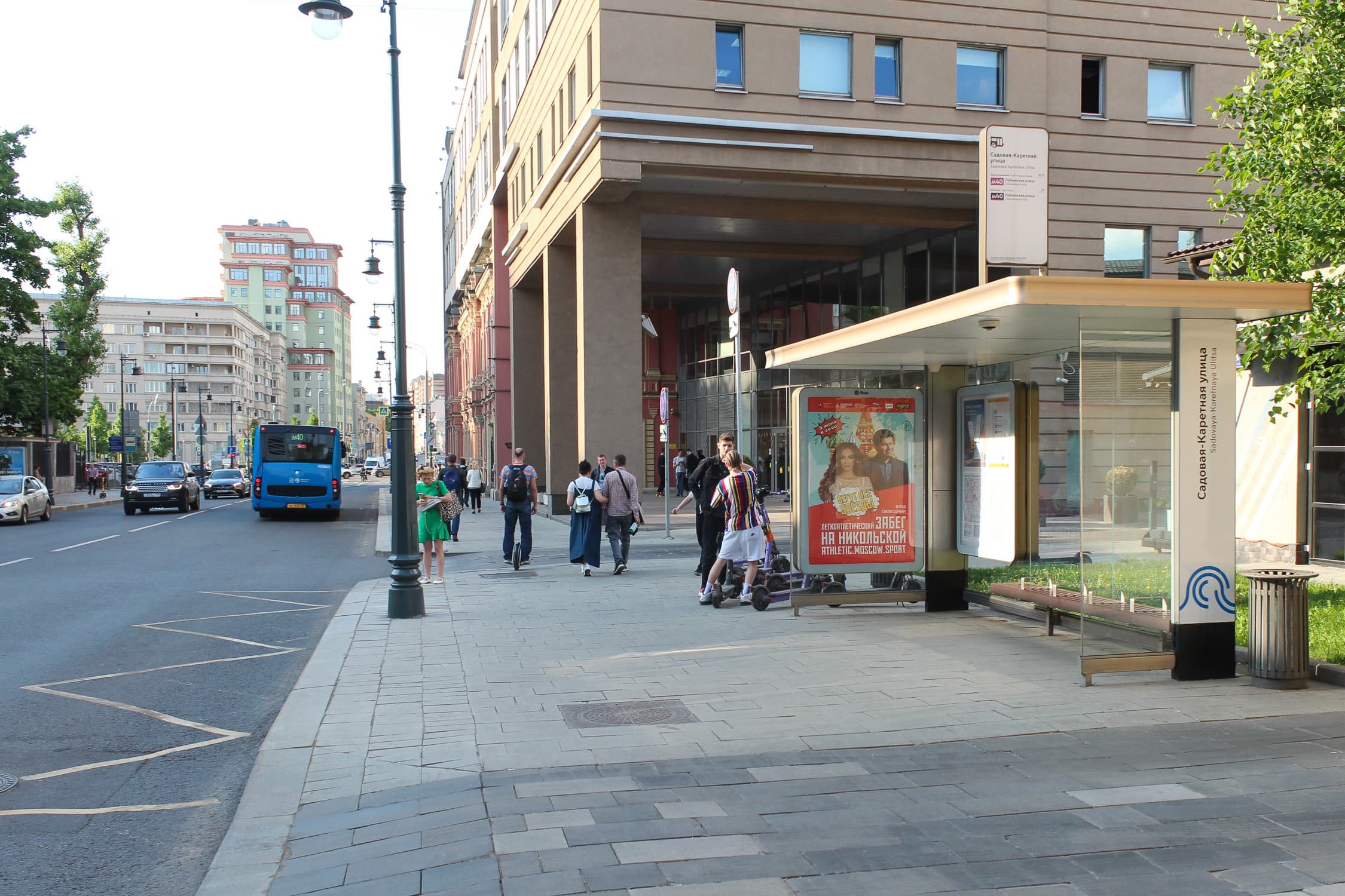 Дмитровка М. ул. 18А - ост. "Садовая-Каретная ул.", из центра (роллер), сторона А1 Москва. Дмитровка М. ул. 18А - ост. "Садовая-Каретная ул.", из центра (роллер), сторона А1