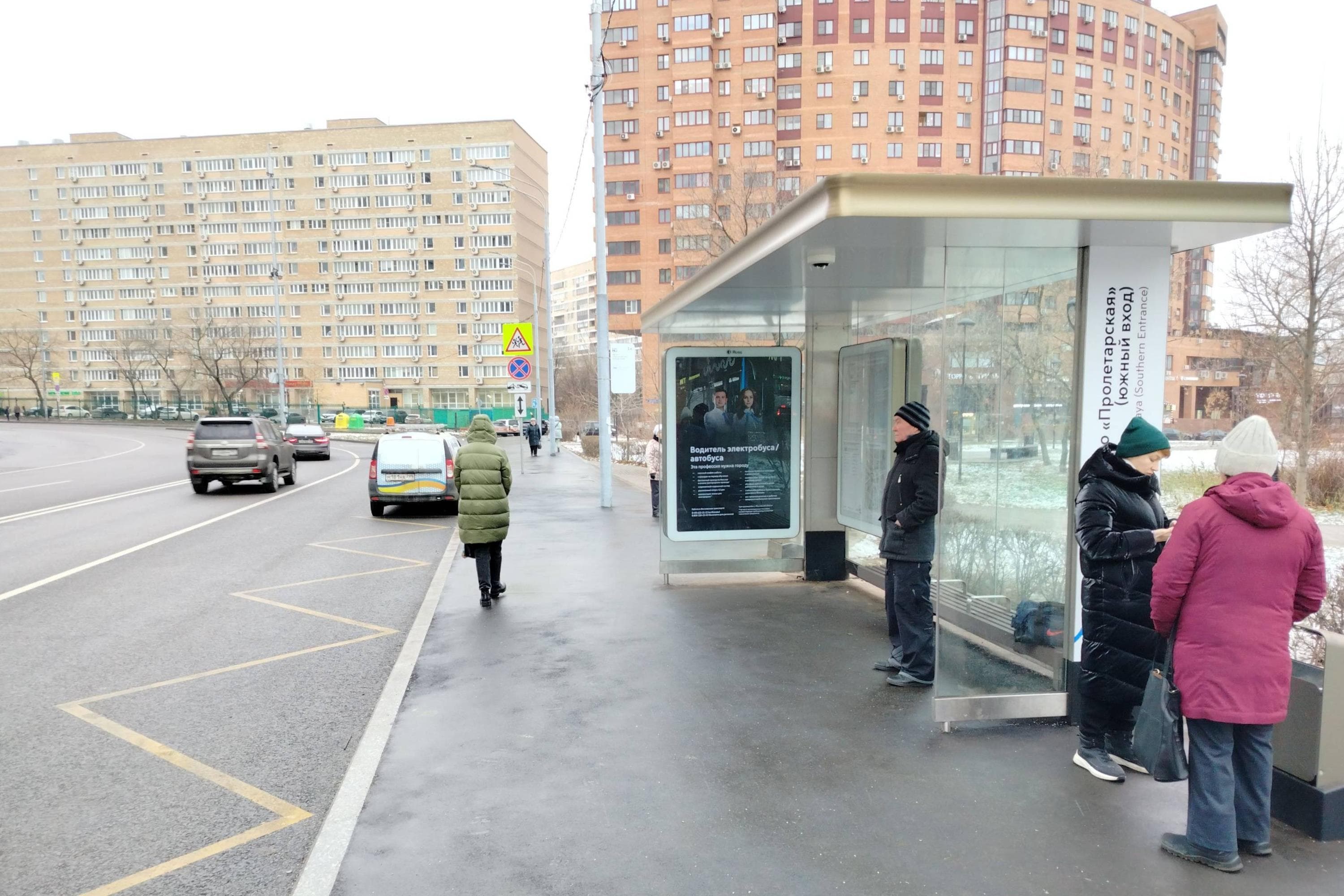 Дубровская 1-я ул. 1 к2, н-в - ост. "метро Пролетарская (южный вестибюль)", из центра, сторона А Москва. Дубровская 1-я ул. 1 к2, н-в - ост. "метро Пролетарская (южный вестибюль)", из центра, сторона А