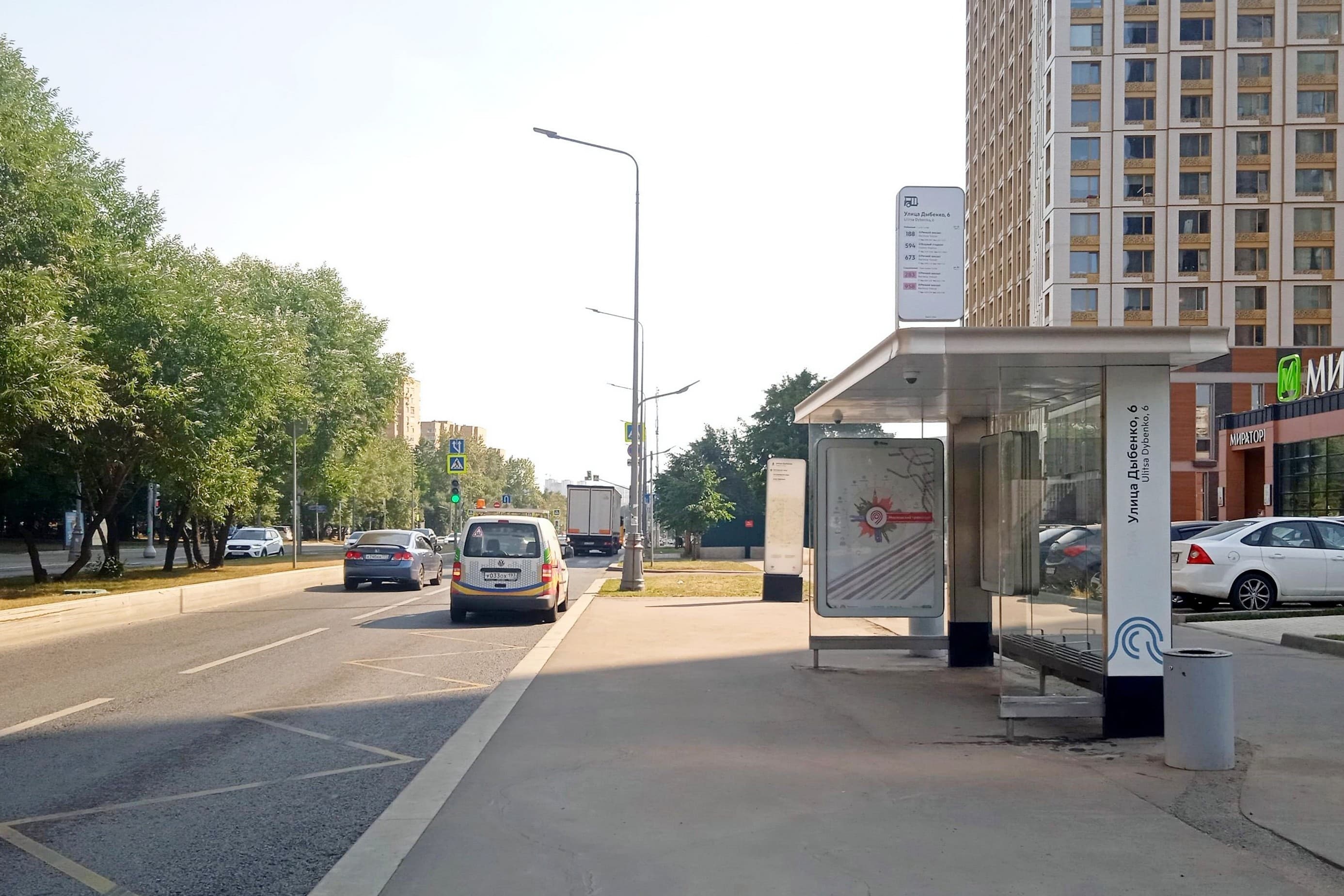 Дыбенко ул. / ост. "Ул. Дыбенко, 6" в центр, сторона А Москва. Дыбенко ул. / ост. "Ул. Дыбенко, 6" в центр, сторона А