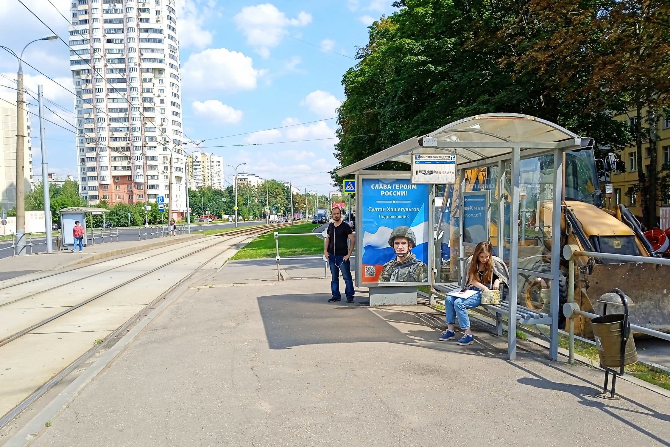 Героев Панфиловцев улица, д.27, к.1 - ост. "Институт имени Менделеева" (в центр), сторона А Москва. Героев Панфиловцев улица, д.27, к.1 - ост. "Институт имени Менделеева" (в центр), сторона А