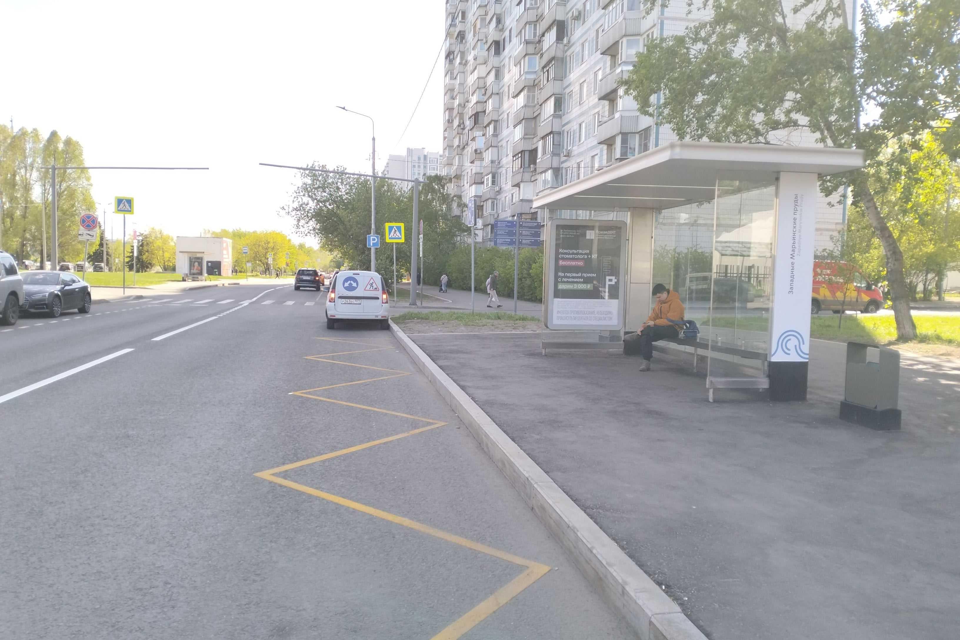 Голованова Маршала улица, д.14 - ост. "Западные Марьинские пруды" (из центра), сторона А Москва. Голованова Маршала улица, д.14 - ост. "Западные Марьинские пруды" (из центра), сторона А
