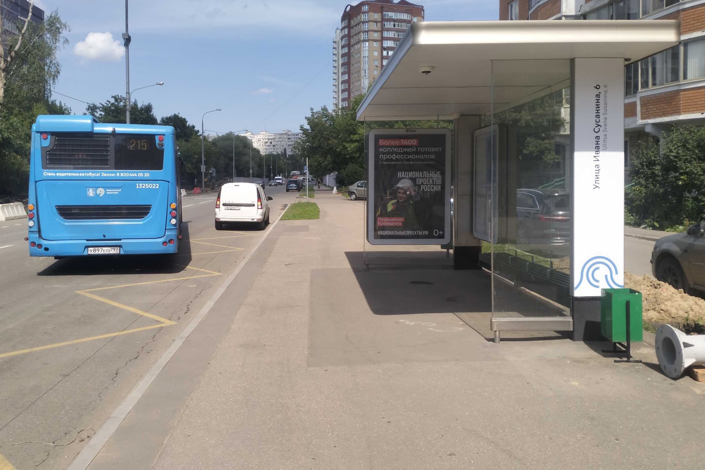 Ивана Сусанина ул. 6к2 - ост. "Улица Ивана Сусанина, 6", сторона А Москва. Ивана Сусанина ул. 6к2 - ост. "Улица Ивана Сусанина, 6", сторона А