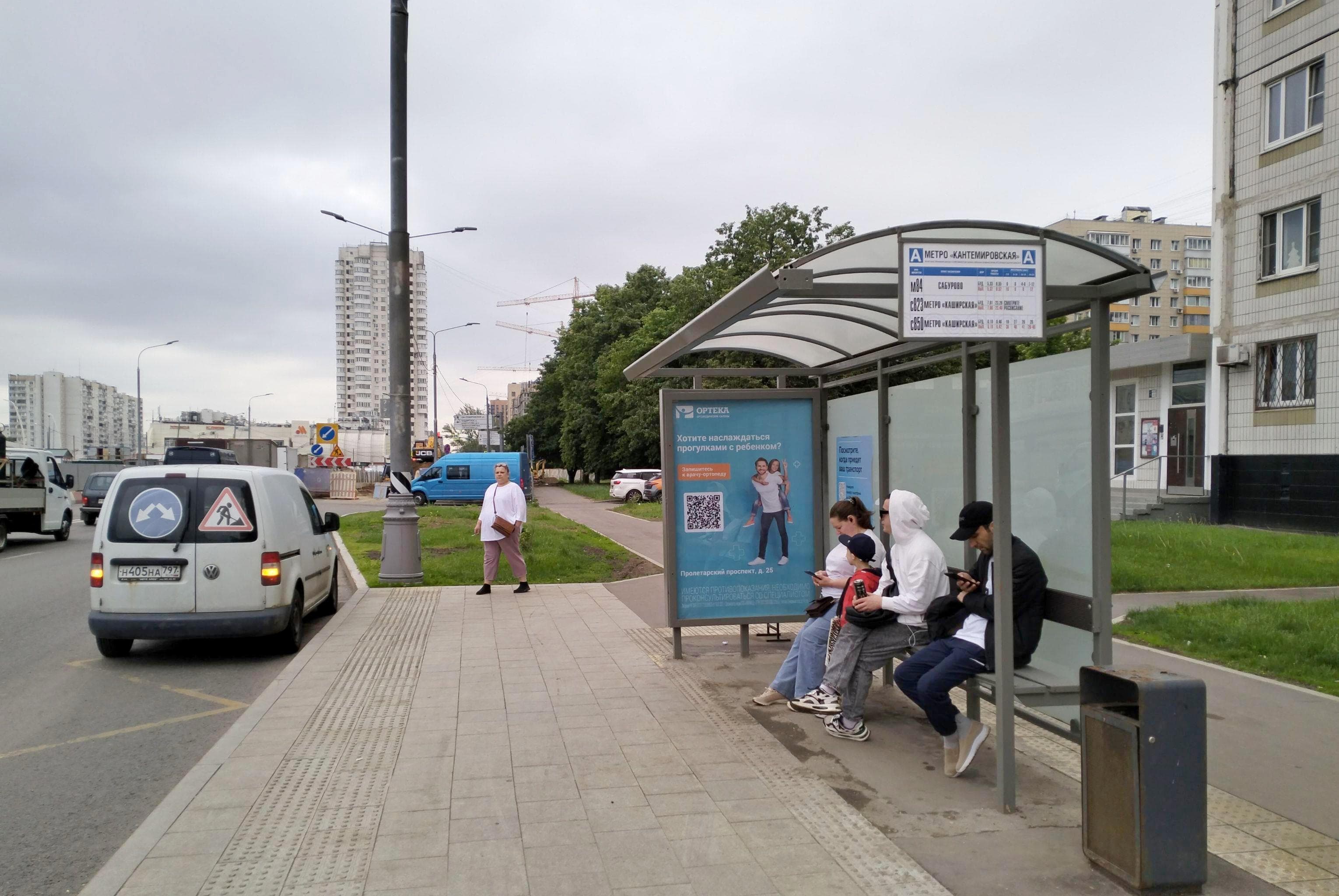 Кантемировская улица, д.53, к.1 - ост. "метро "Кантемировская" (в центр), сторона А Москва. Кантемировская улица, д.53, к.1 - ост. "метро "Кантемировская" (в центр), сторона А