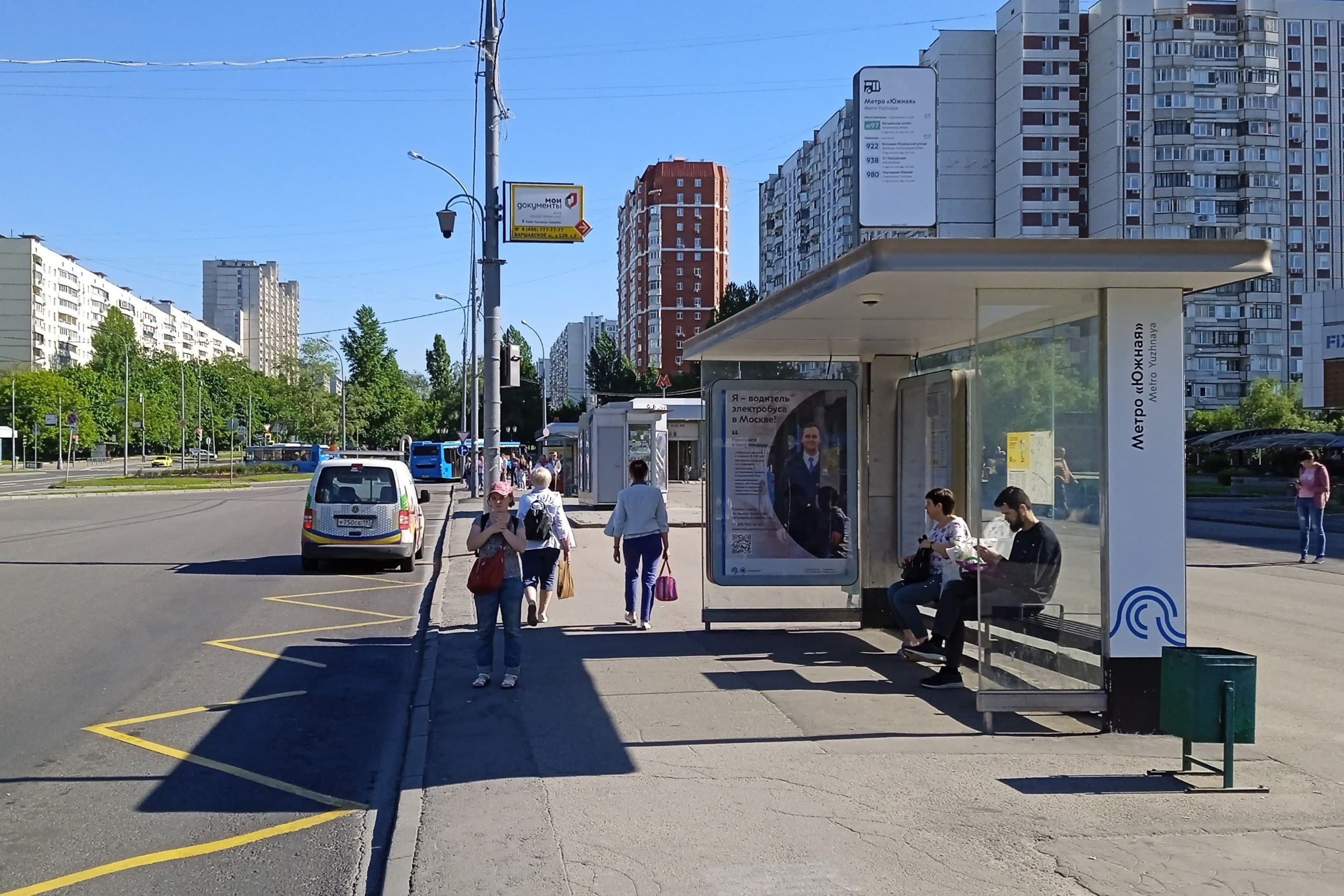 Кировоградская улица, д. 9, к.4 - ост. "метро Южная" (в центр) поз.2, сторона А Москва. Кировоградская улица, д. 9, к.4 - ост. "метро Южная" (в центр) поз.2, сторона А