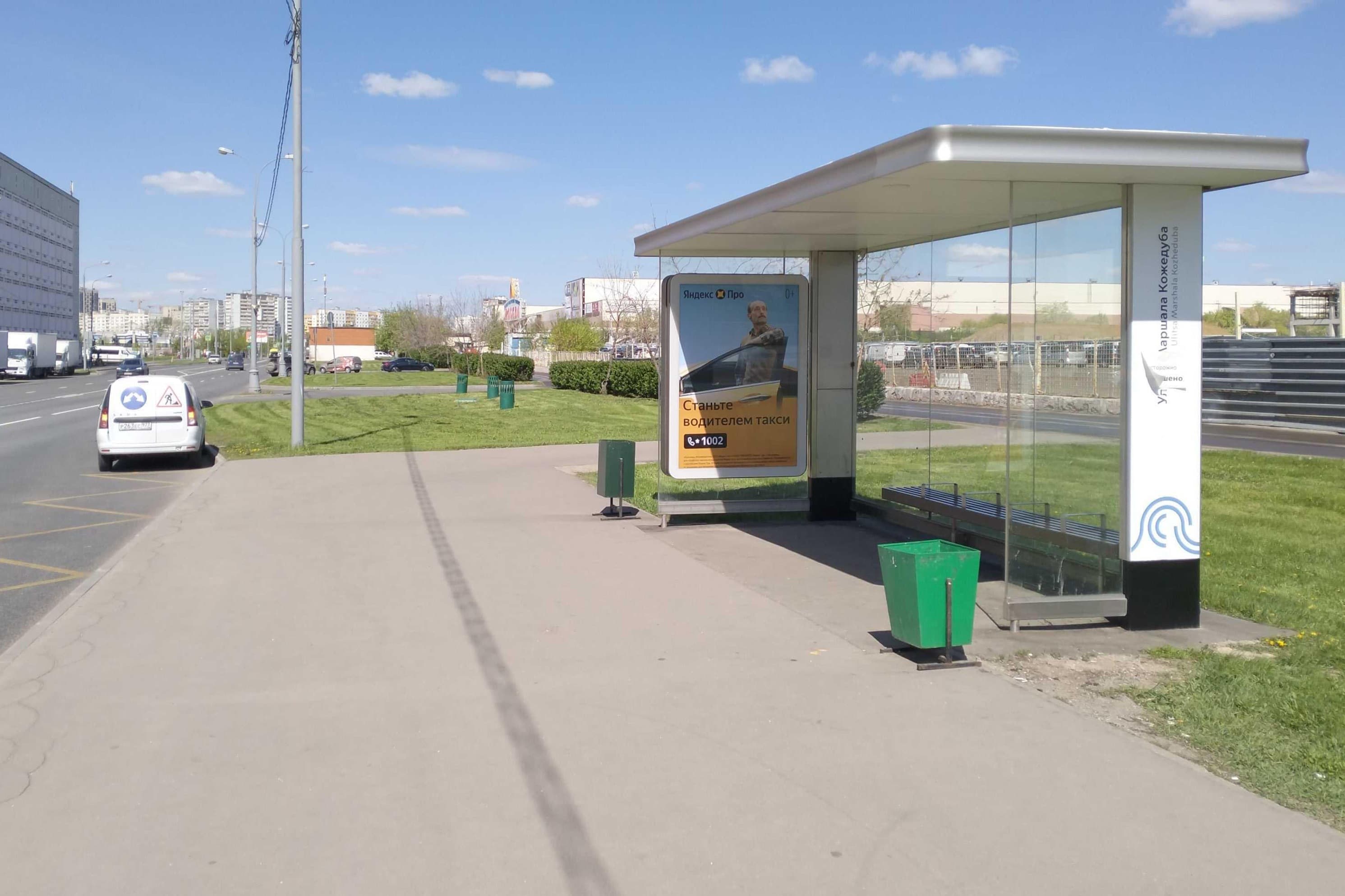 Краснодарская ул. 74к2 напротив - ост. "Улица Маршала Кожедуба", сторона А Москва. Краснодарская ул. 74к2 напротив - ост. "Улица Маршала Кожедуба", сторона А