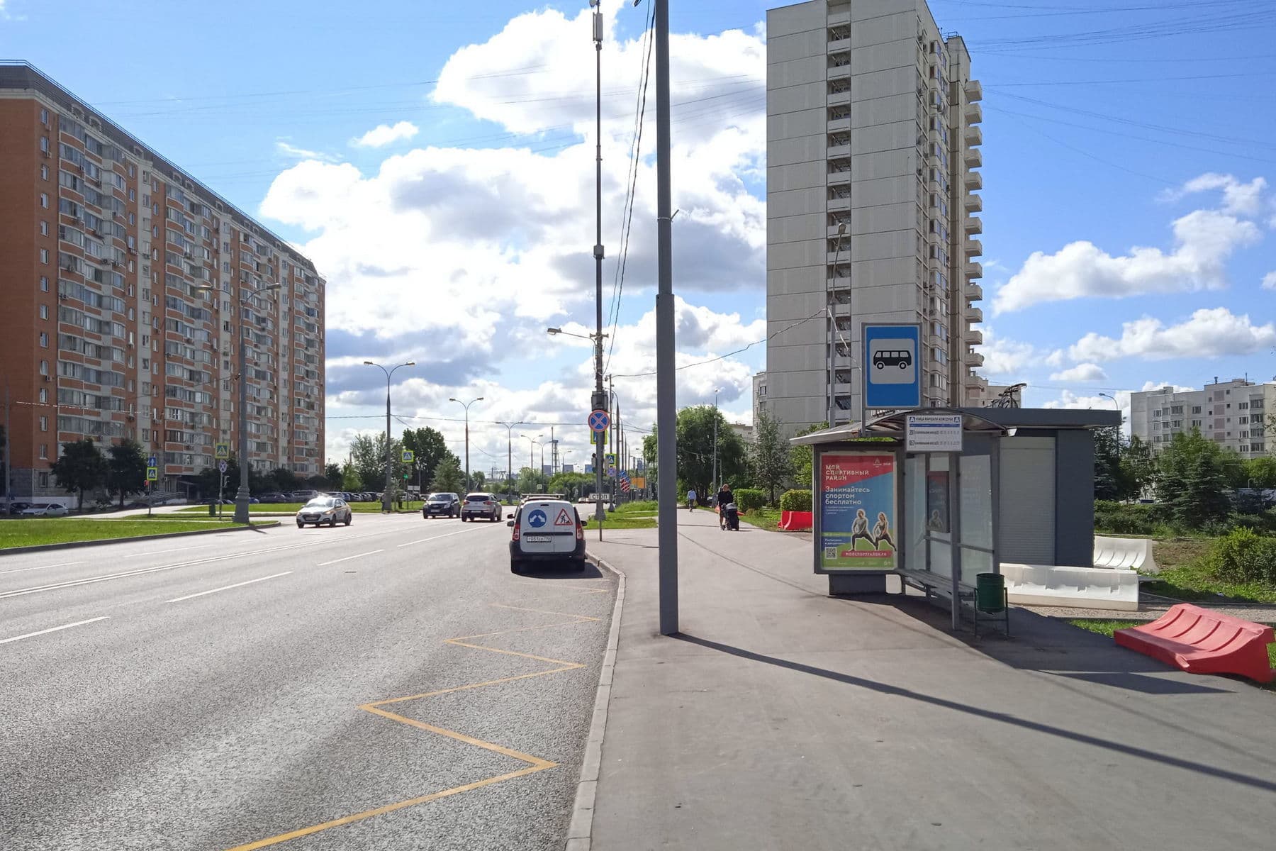 Краснодарская улица (перед Х с Маршала Кожедуба улица) - ост. "Маршала Кожедуба улица" (из центра), сторона А Москва. Краснодарская улица (перед Х с Маршала Кожедуба улица) - ост. "Маршала Кожедуба улица" (из центра), сторона А