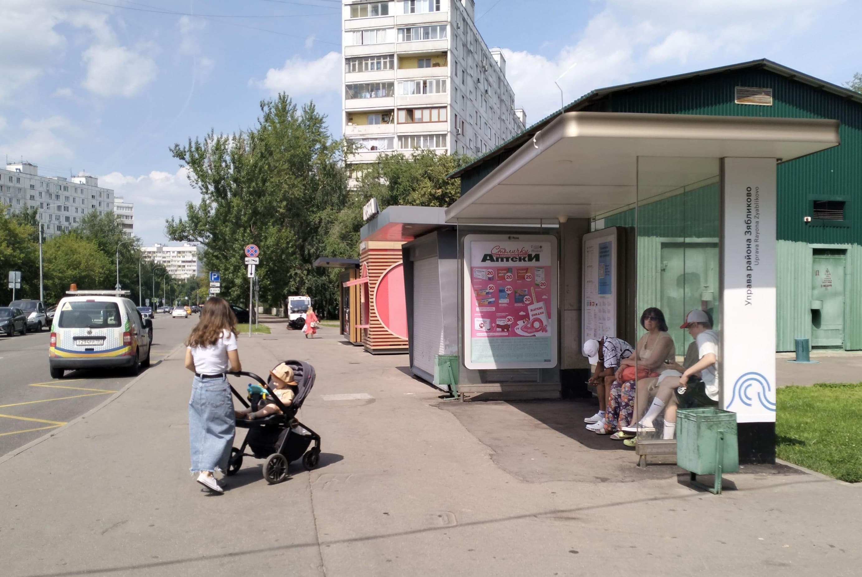 Кустанайская улица, 9 - ост. "Управа района Зябликово" (в центр), сторона А Москва. Кустанайская улица, 9 - ост. "Управа района Зябликово" (в центр), сторона А