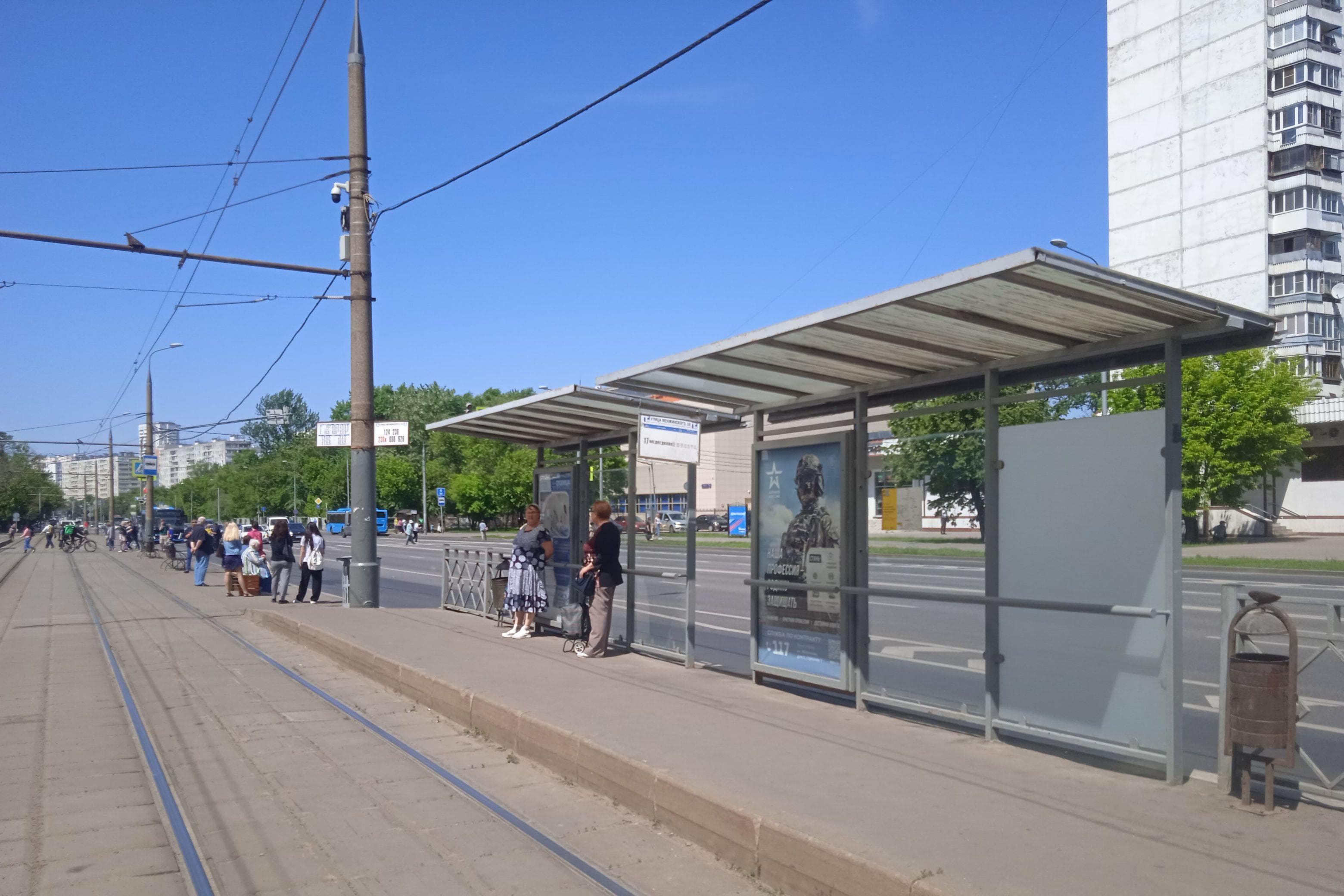 Менжинского улица, д.23, к.1 - ост. "Менжинского улица, 38" (из центра) поз.1, сторона А Москва. Менжинского улица, д.23, к.1 - ост. "Менжинского улица, 38" (из центра) поз.1, сторона А