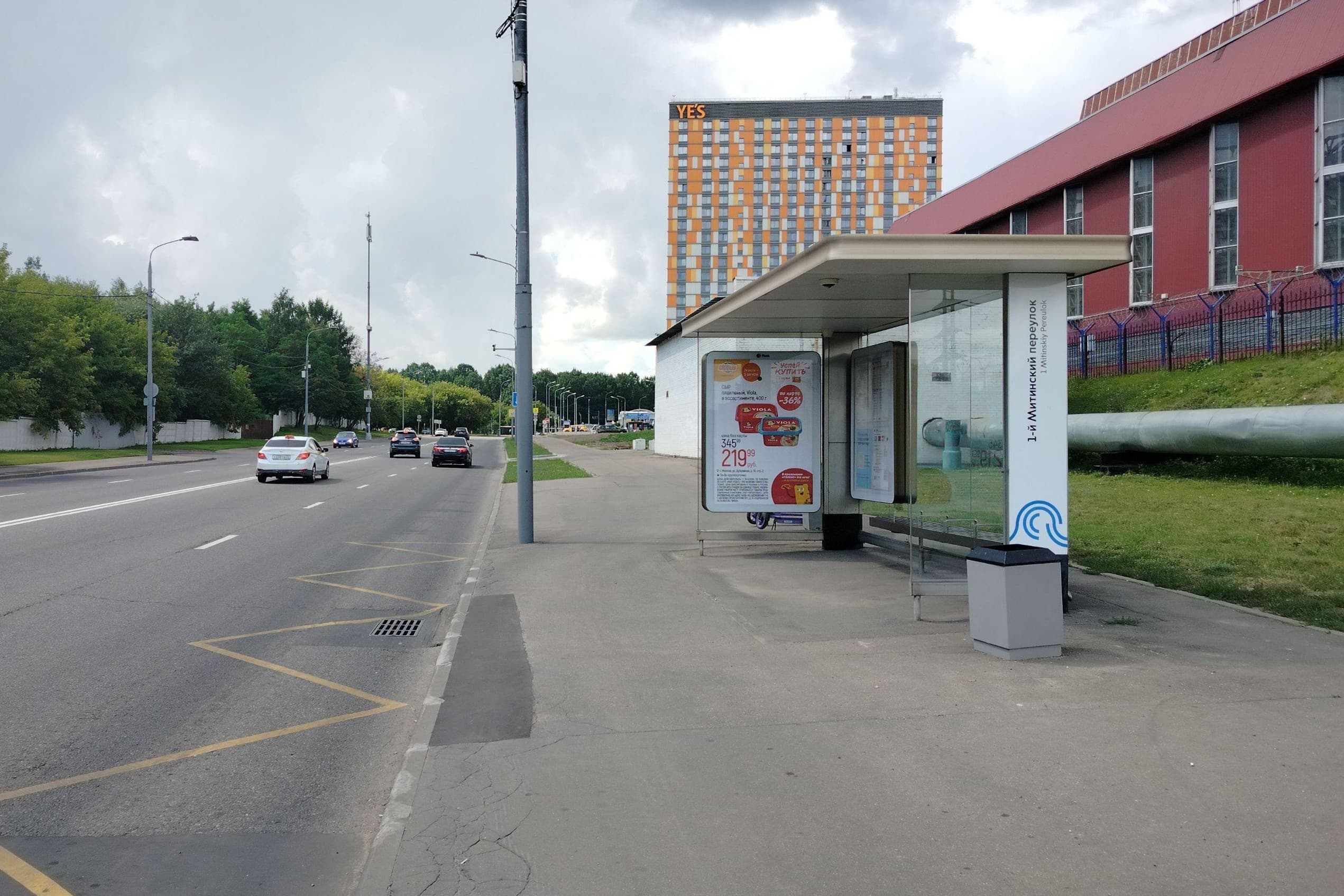 Митинский 1-й переулок д.19 - ост. "Митинский 1-й переулок" (в центр), сторона А Москва. Митинский 1-й переулок д.19 - ост. "Митинский 1-й переулок" (в центр), сторона А