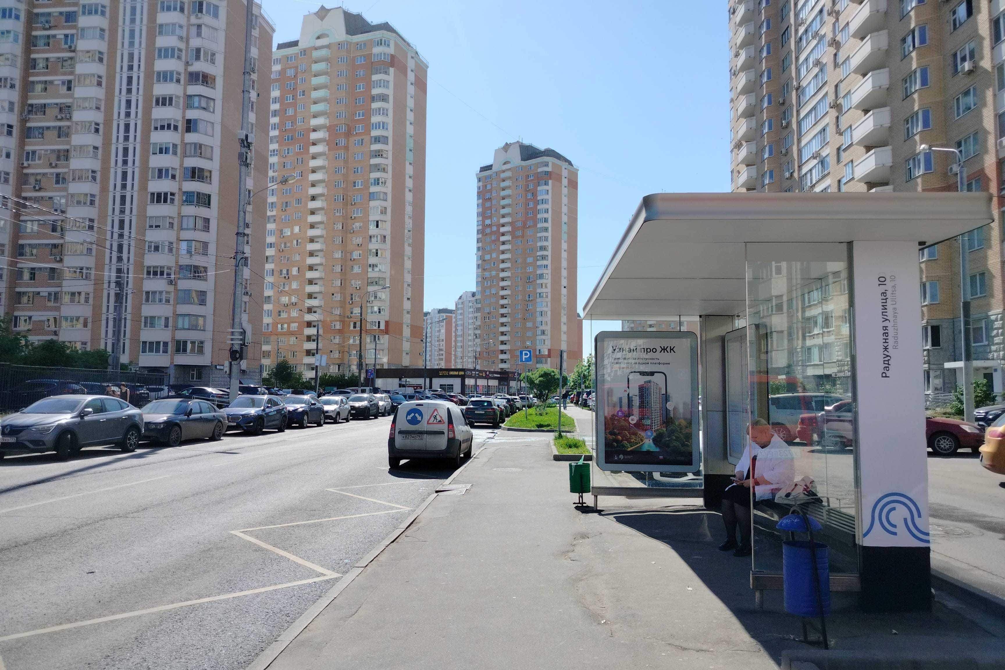 Московский город Радужная ул. / ост. "Радужная ул. 10" из центра, сторона А Москва. Московский город Радужная ул. / ост. "Радужная ул. 10" из центра, сторона А