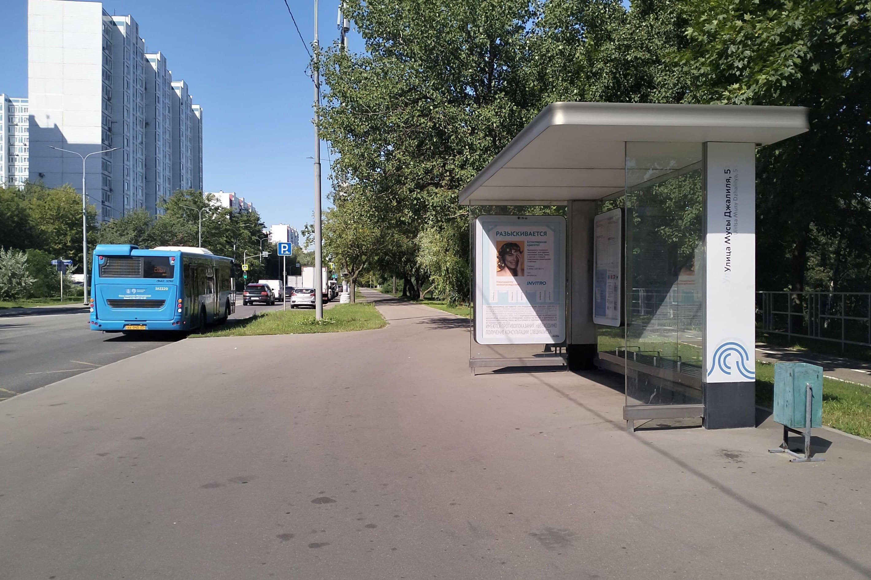 Мусы Джалиля ул., д. 5 к.5 - ост. " Улица Мусы Джалиля, 5" (из центра), сторона А Москва. Мусы Джалиля ул., д. 5 к.5 - ост. " Улица Мусы Джалиля, 5" (из центра), сторона А