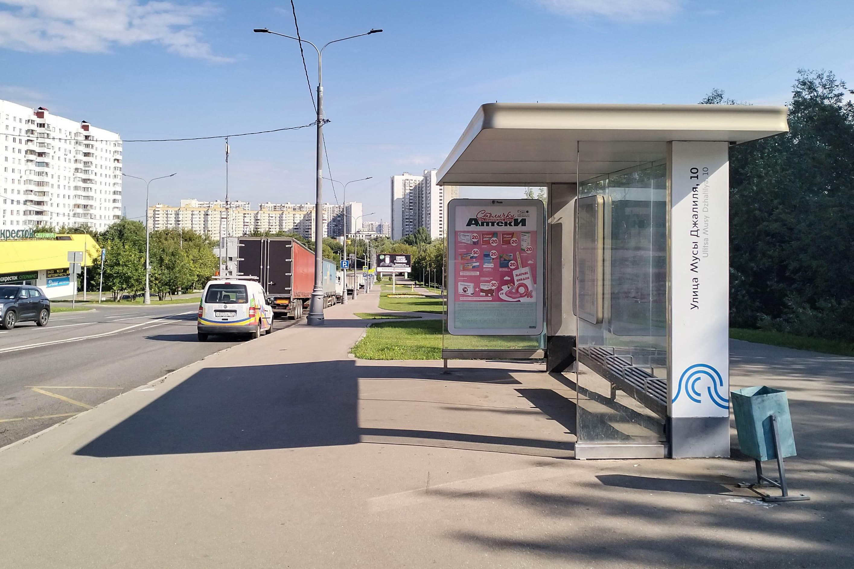 Мусы Джалиля улица, д.9к1 - ост. "Мусы Джалиля улица, 10" (в центр), сторона А Москва. Мусы Джалиля улица, д.9к1 - ост. "Мусы Джалиля улица, 10" (в центр), сторона А