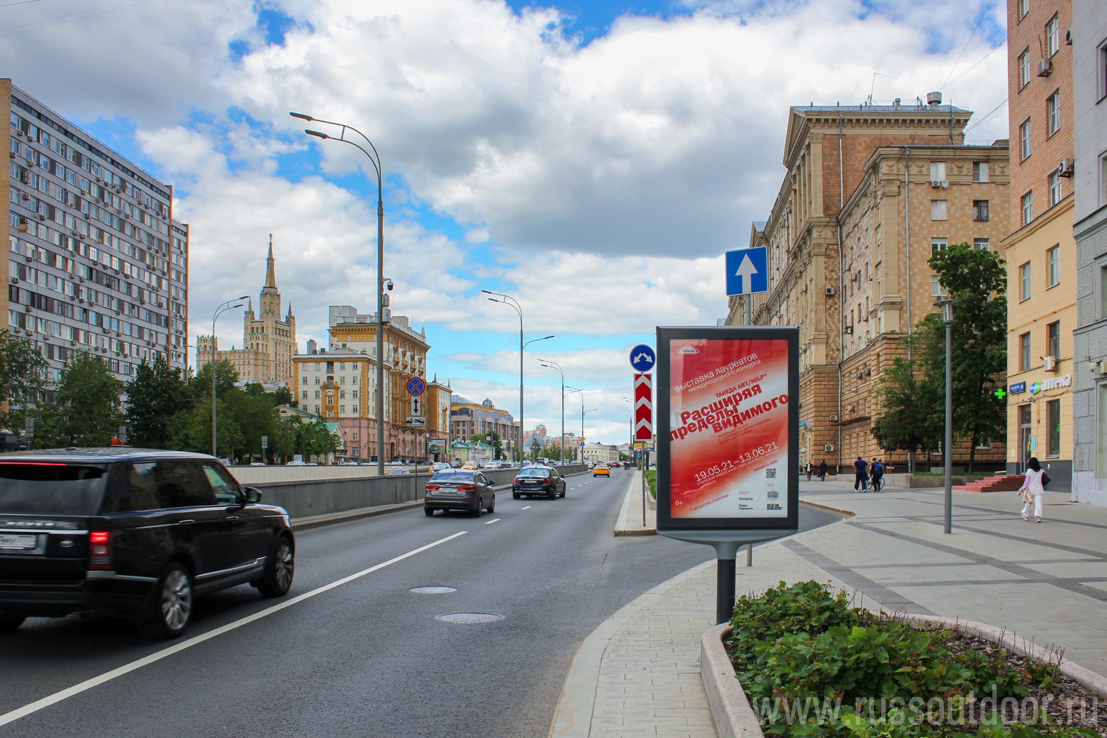 Новинский б-р 12, 50 м после Х с ул. Новый Арбат,внутренняя сторона (роллер), сторона А1 Москва. Новинский б-р 12, 50 м после Х с ул. Новый Арбат,внутренняя сторона (роллер), сторона А1