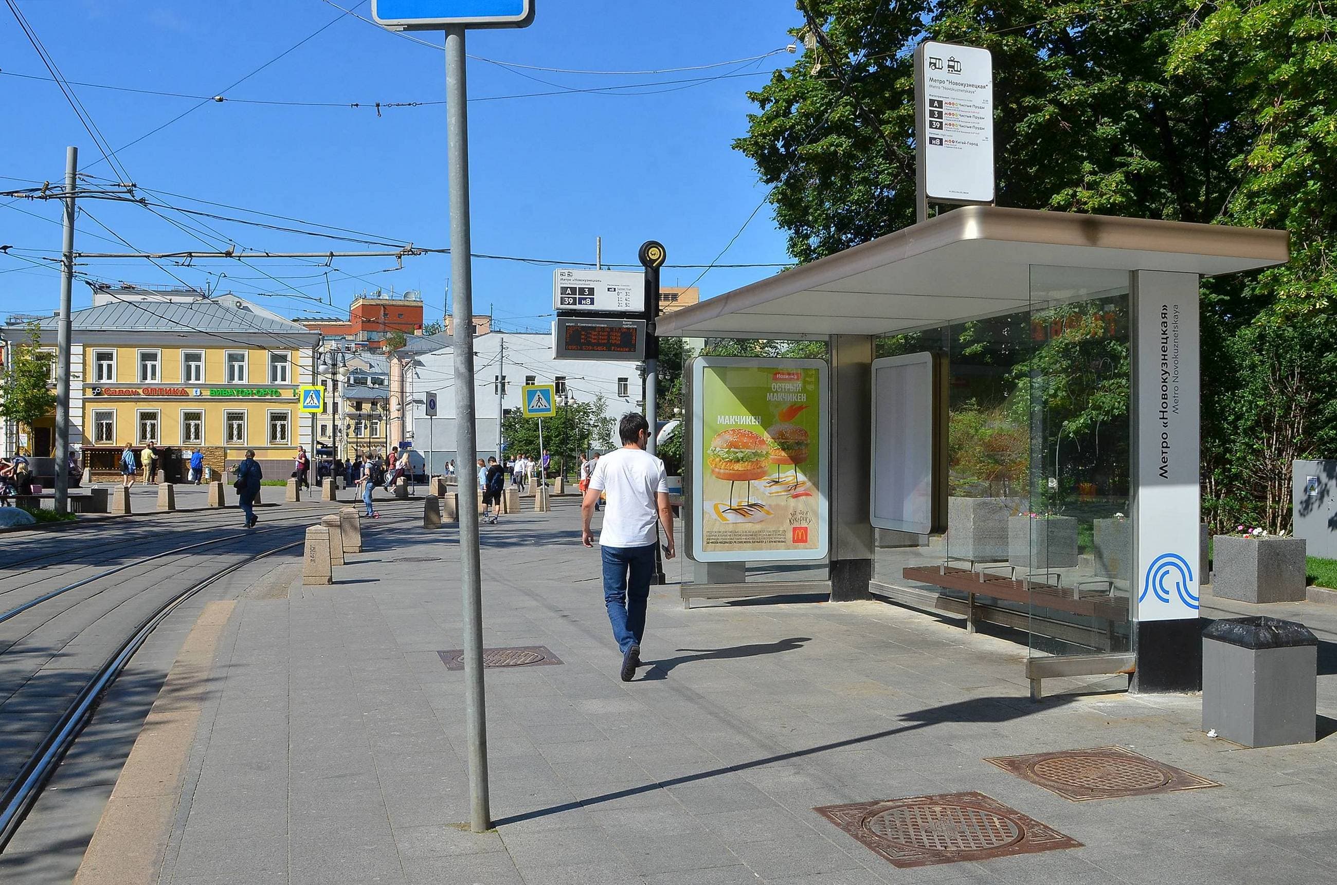 Новокузнецкая ул. - ост. "МЕТРО НОВОКУЗНЕЦКАЯ" (в центр), сторона А Москва. Новокузнецкая ул. - ост. "МЕТРО НОВОКУЗНЕЦКАЯ" (в центр), сторона А