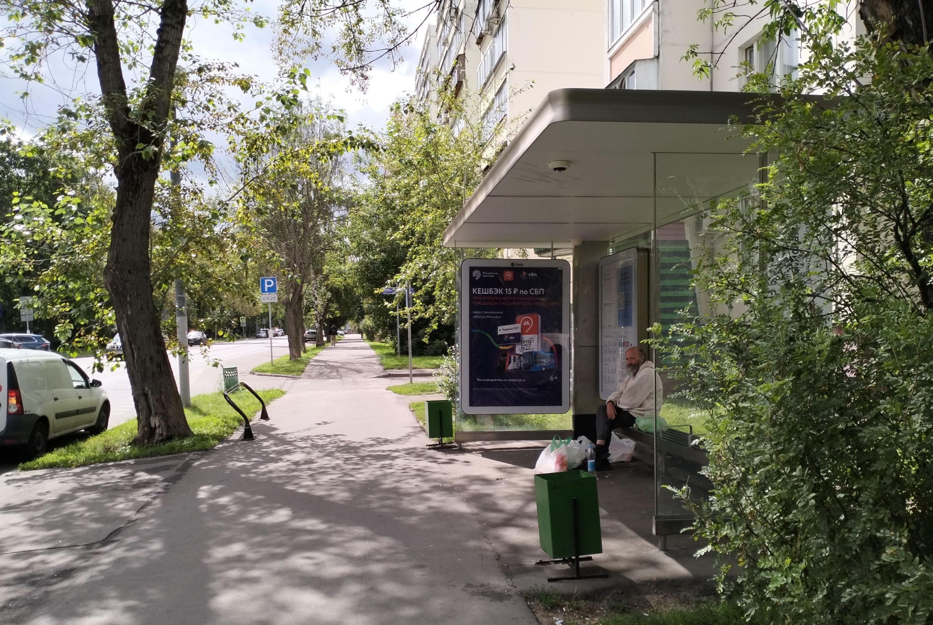 Новороссийская улица, д.20/38 - ост. "Новороссийская улица" (из центра), сторона А Москва. Новороссийская улица, д.20/38 - ост. "Новороссийская улица" (из центра), сторона А