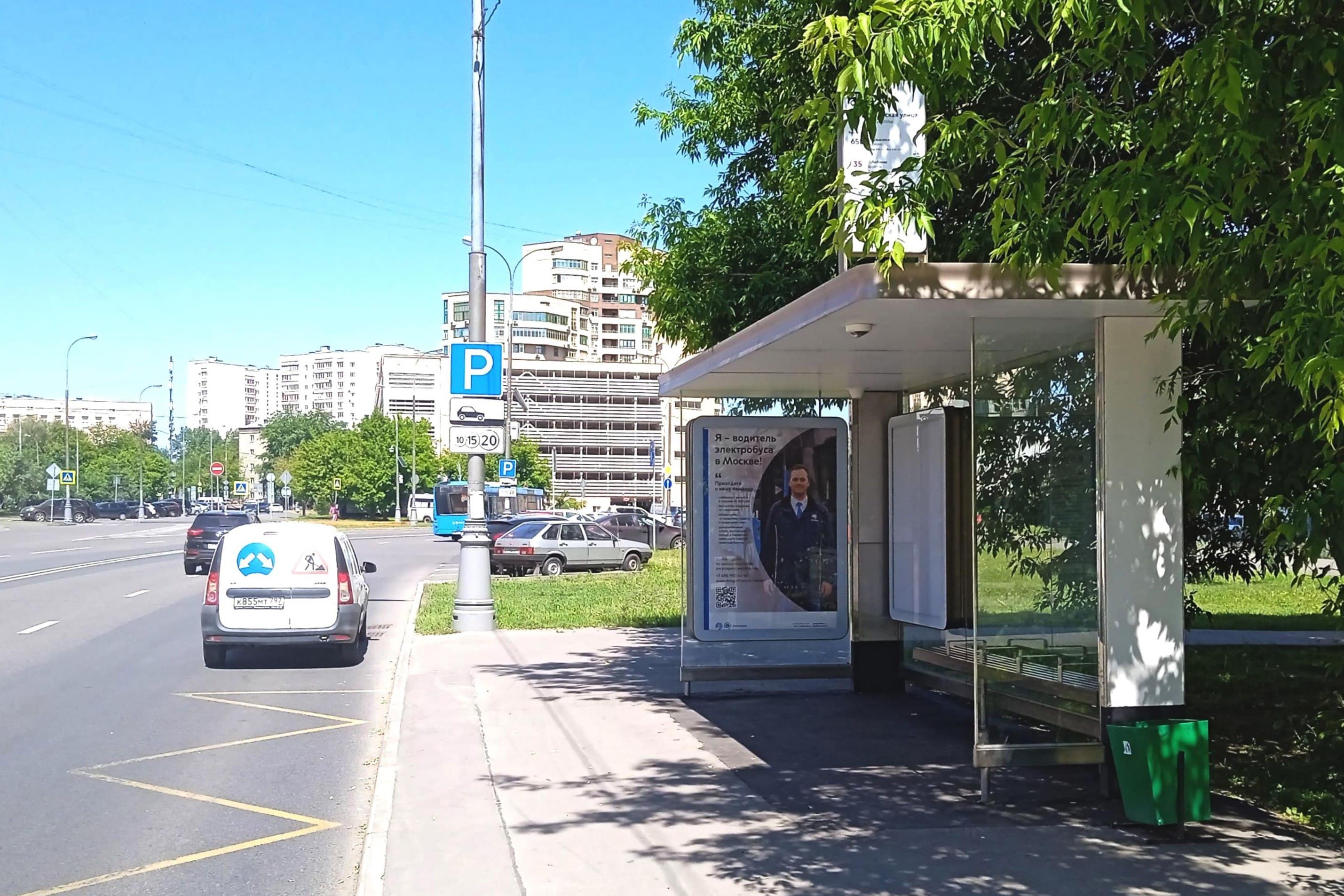 Новороссийская улица, д.25, к.1 - ост. "Новоросийская улица" (в центр), сторона А Москва. Новороссийская улица, д.25, к.1 - ост. "Новоросийская улица" (в центр), сторона А