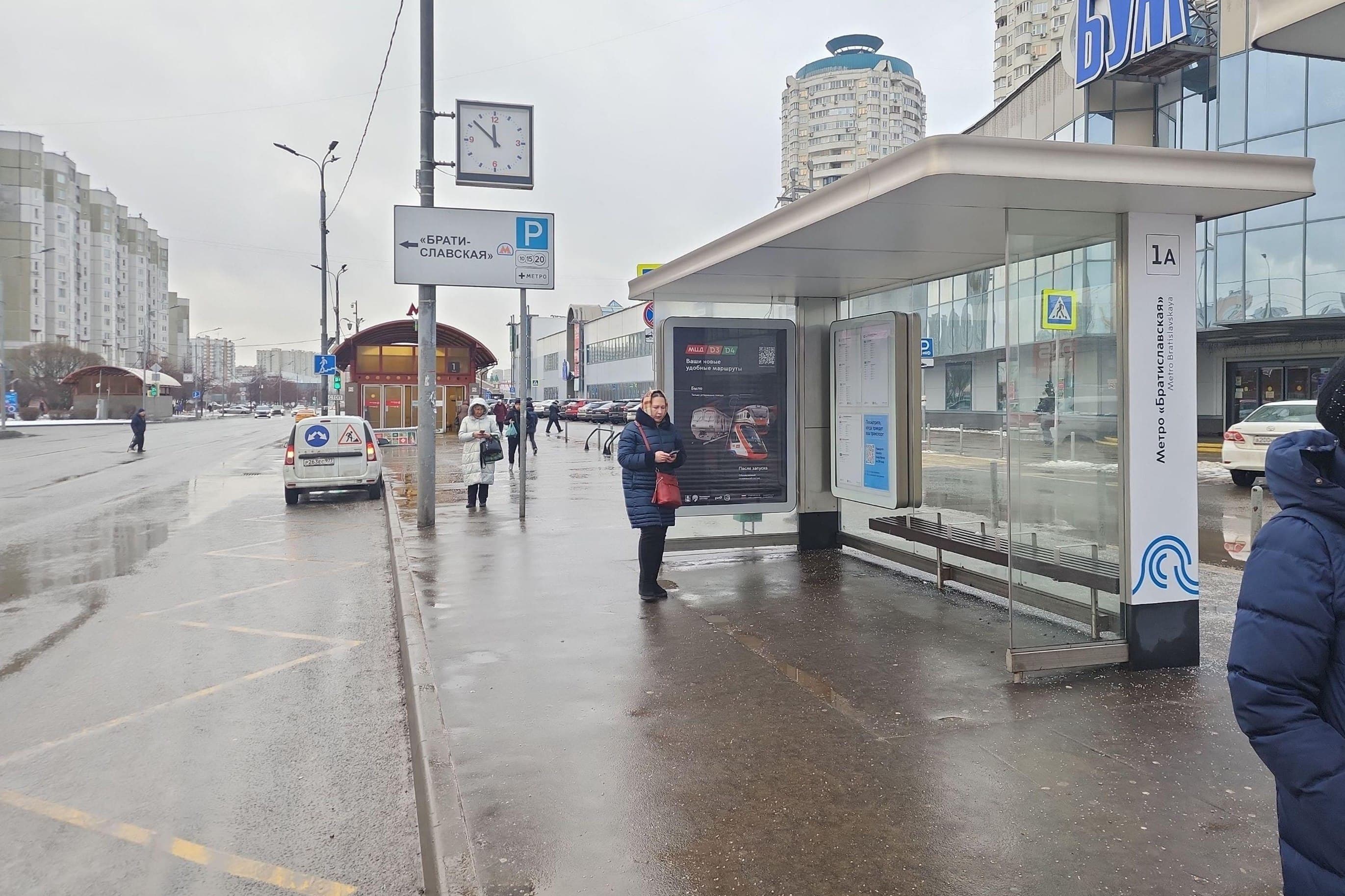 Перерва улица, д.43, к.1 - ост. "метро "Братиславская" (в центр) (поз.2 по ходу движения), сторона А Москва. Перерва улица, д.43, к.1 - ост. "метро "Братиславская" (в центр) (поз.2 по ходу движения), сторона А