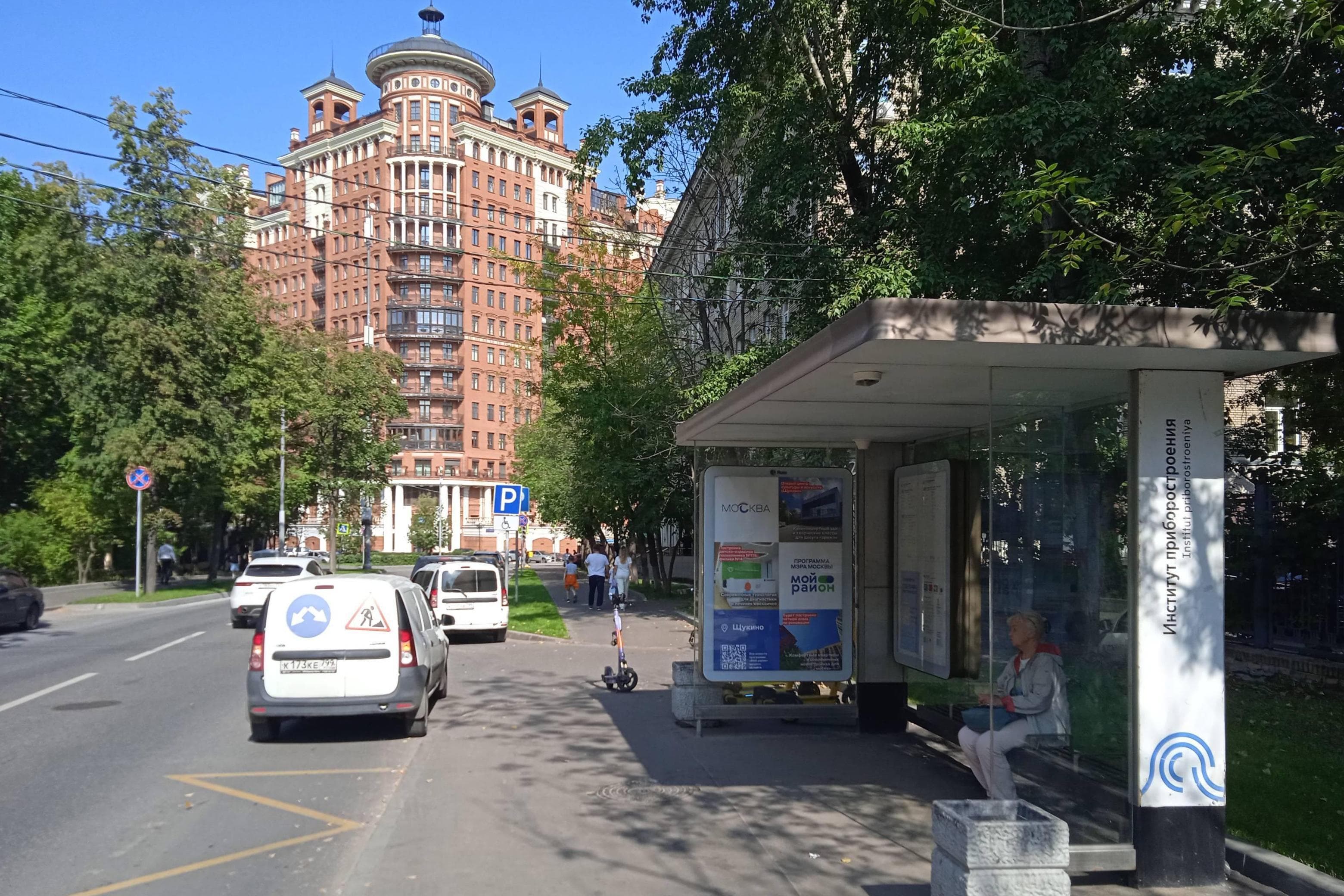 Расплетина улица, д.8, к.1 - ост. "Институт приборостроения" (из центра), сторона А Москва. Расплетина улица, д.8, к.1 - ост. "Институт приборостроения" (из центра), сторона А