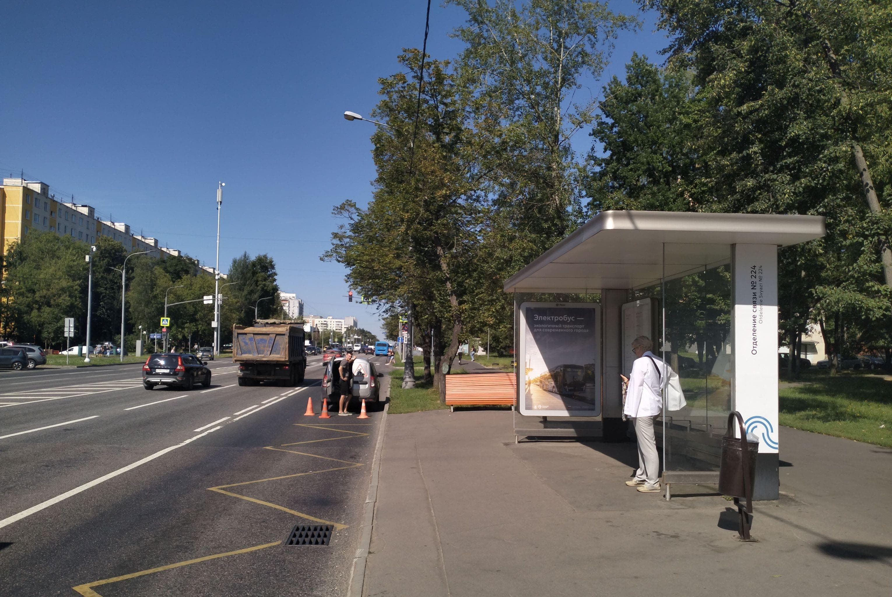 Широкая улица - ост. "Отдел связи №224" (в центр), сторона А Москва. Широкая улица - ост. "Отдел связи №224" (в центр), сторона А