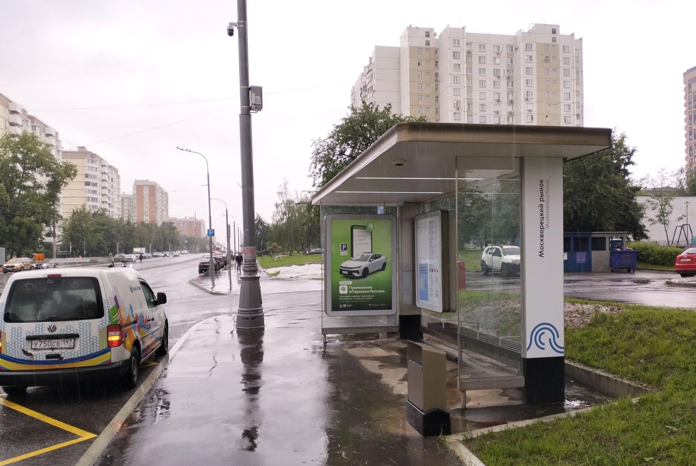 Симферопольский бульвар 14к1 - ост. "Москворецкий рынок", (светофор), сторона А Москва. Симферопольский бульвар 14к1 - ост. "Москворецкий рынок", (светофор), сторона А