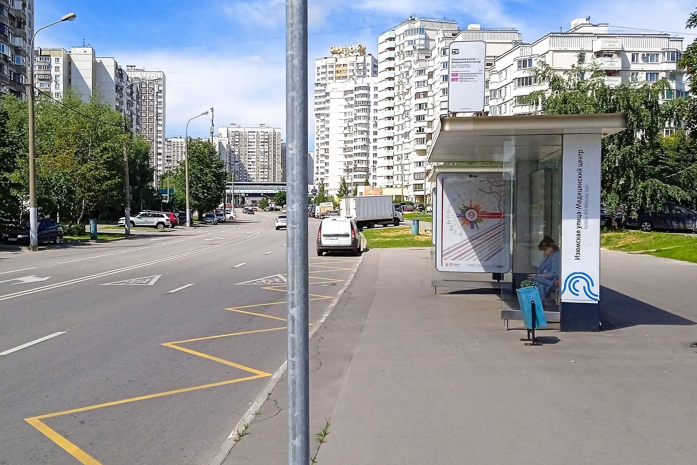 Скобелевская ул. 38 н-в / ост. "Изюмская ул. - Медицинский центр" (в центр), сторона А Москва. Скобелевская ул. 38 н-в / ост. "Изюмская ул. - Медицинский центр" (в центр), сторона А