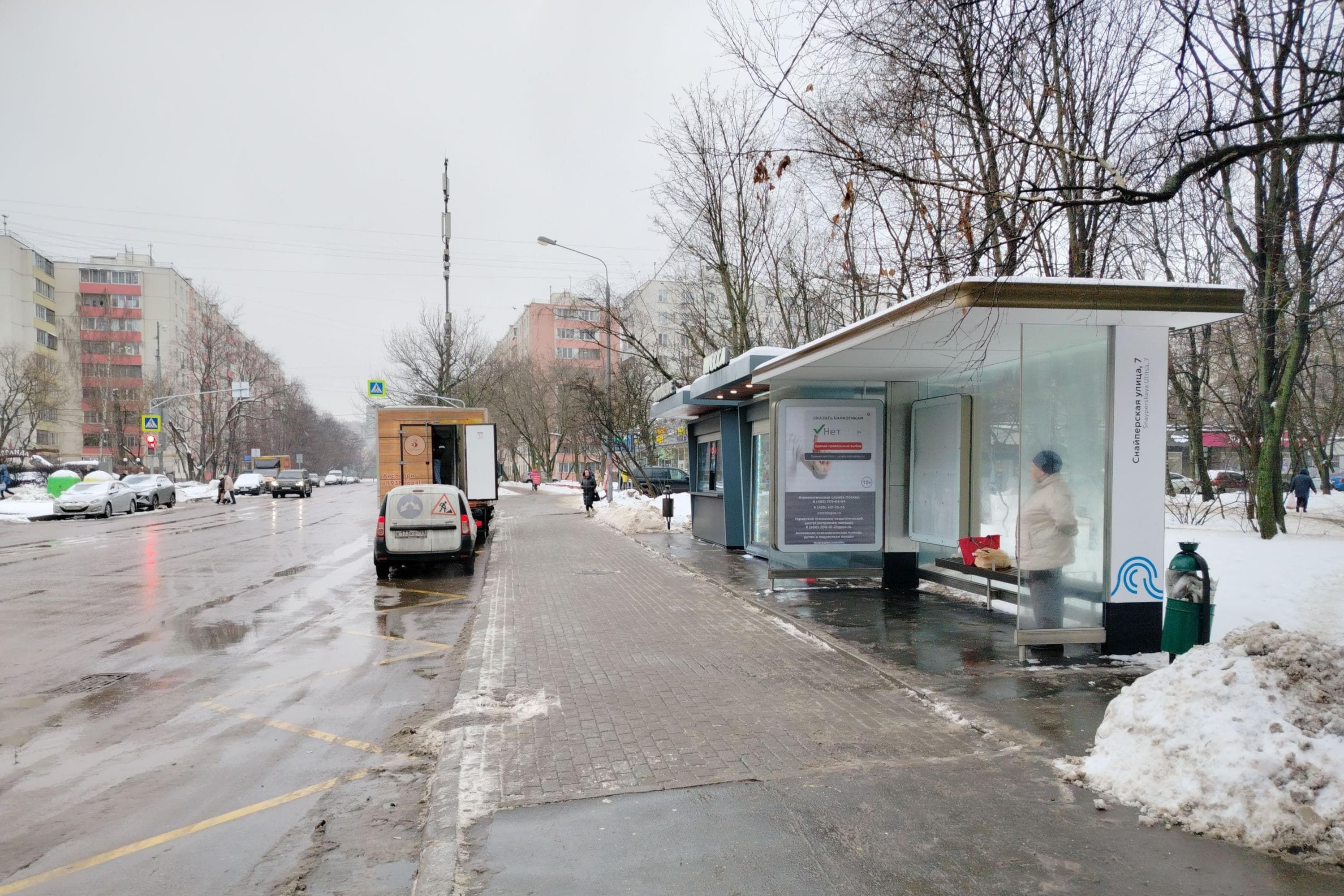 Снайперская улица, д.7 - ост. "Снайперская улица, 7" (из центра), сторона А Москва. Снайперская улица, д.7 - ост. "Снайперская улица, 7" (из центра), сторона А