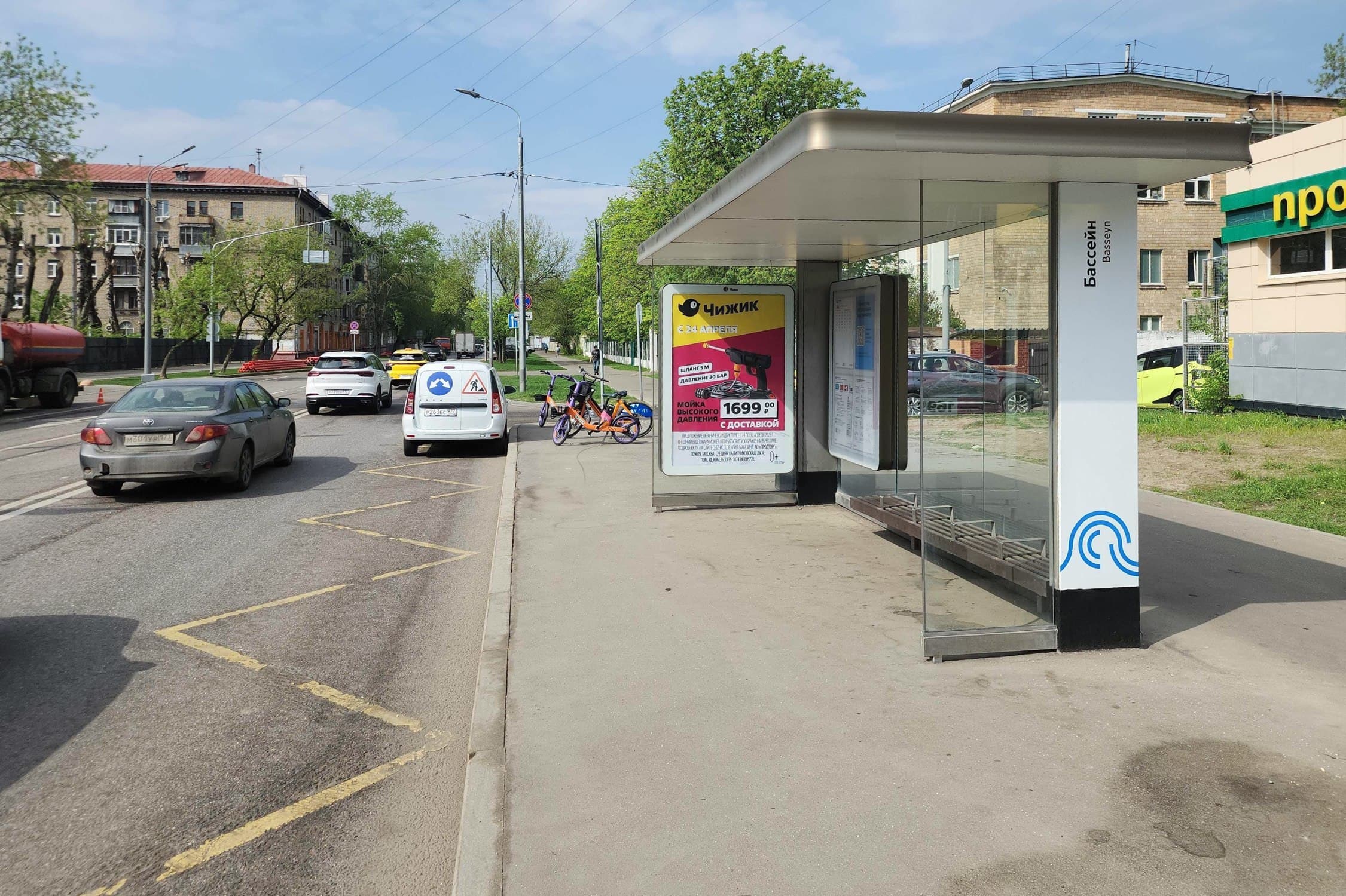 Ставропольская улица (д.12 по Краснодонская улица) - ост. "Бассейн" (в центр), сторона А Москва. Ставропольская улица (д.12 по Краснодонская улица) - ост. "Бассейн" (в центр), сторона А