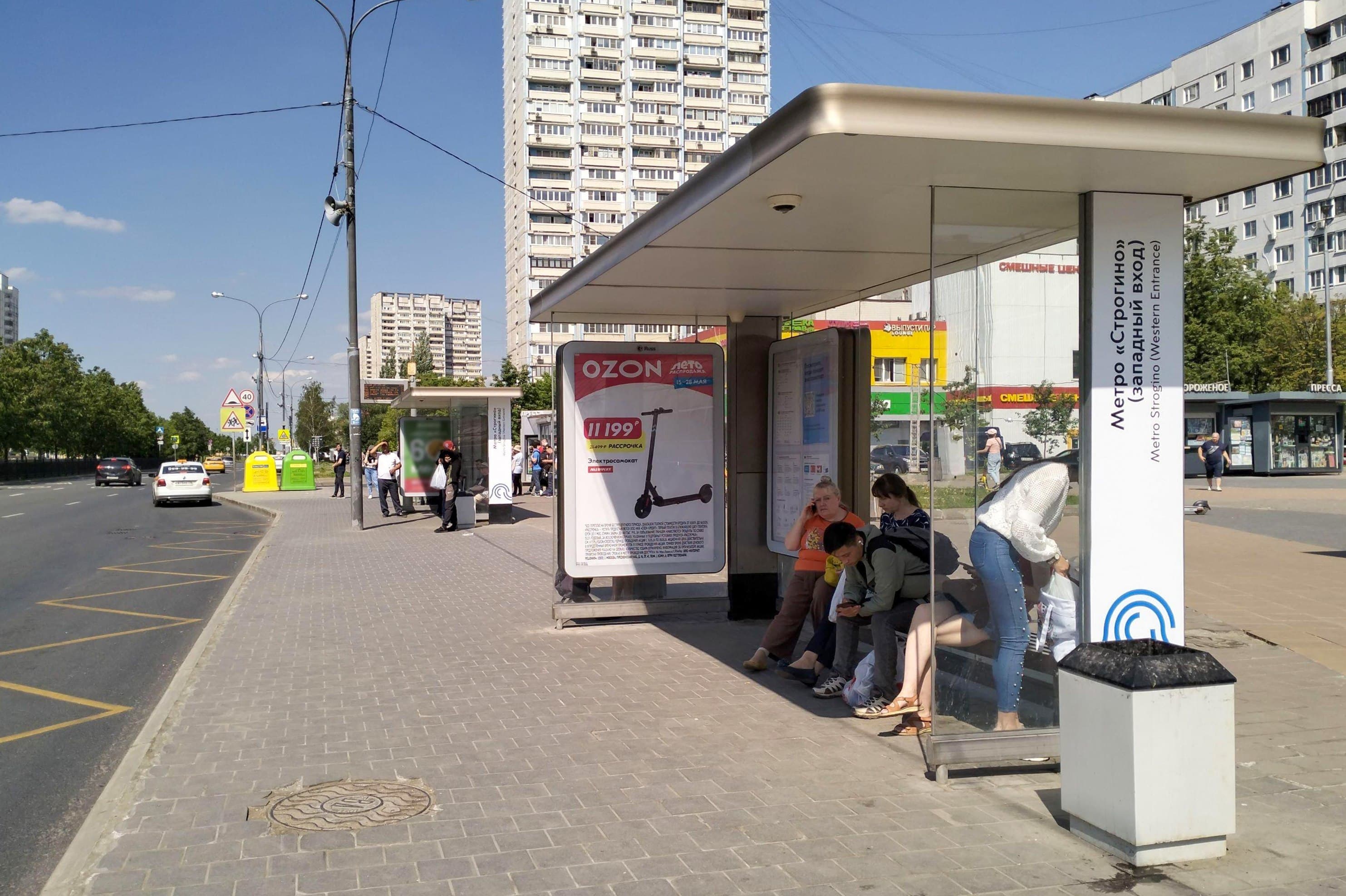 Строгинский бульвар, д.7, к.1 - ост. "метро Строгино - (Западный вестибюль)" (в центр) поз.1, сторона А Москва. Строгинский бульвар, д.7, к.1 - ост. "метро Строгино - (Западный вестибюль)" (в центр) поз.1, сторона А