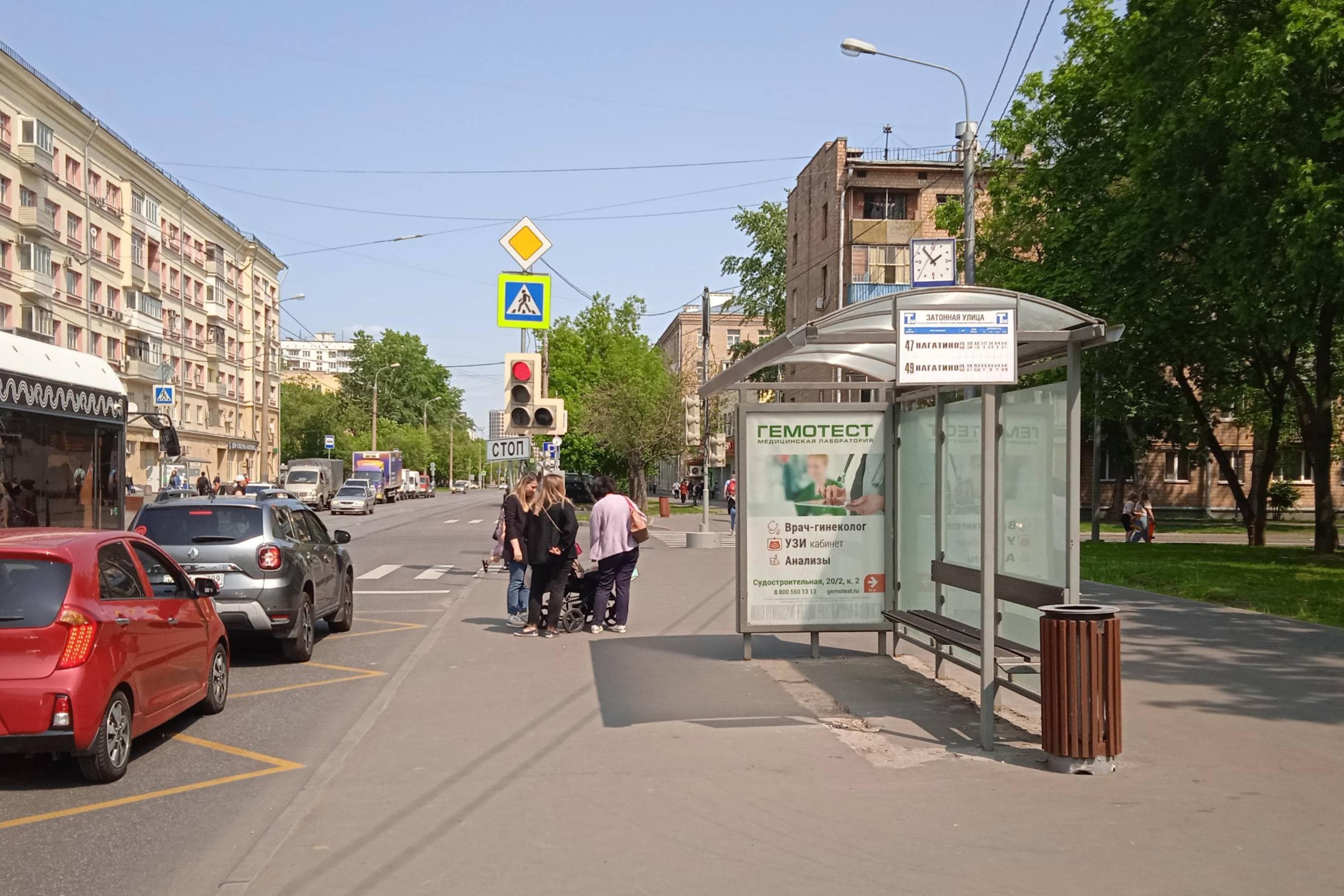 Судостроительная улица, д.20 - ост. "Затонная улица" (из центра), сторона А Москва. Судостроительная улица, д.20 - ост. "Затонная улица" (из центра), сторона А