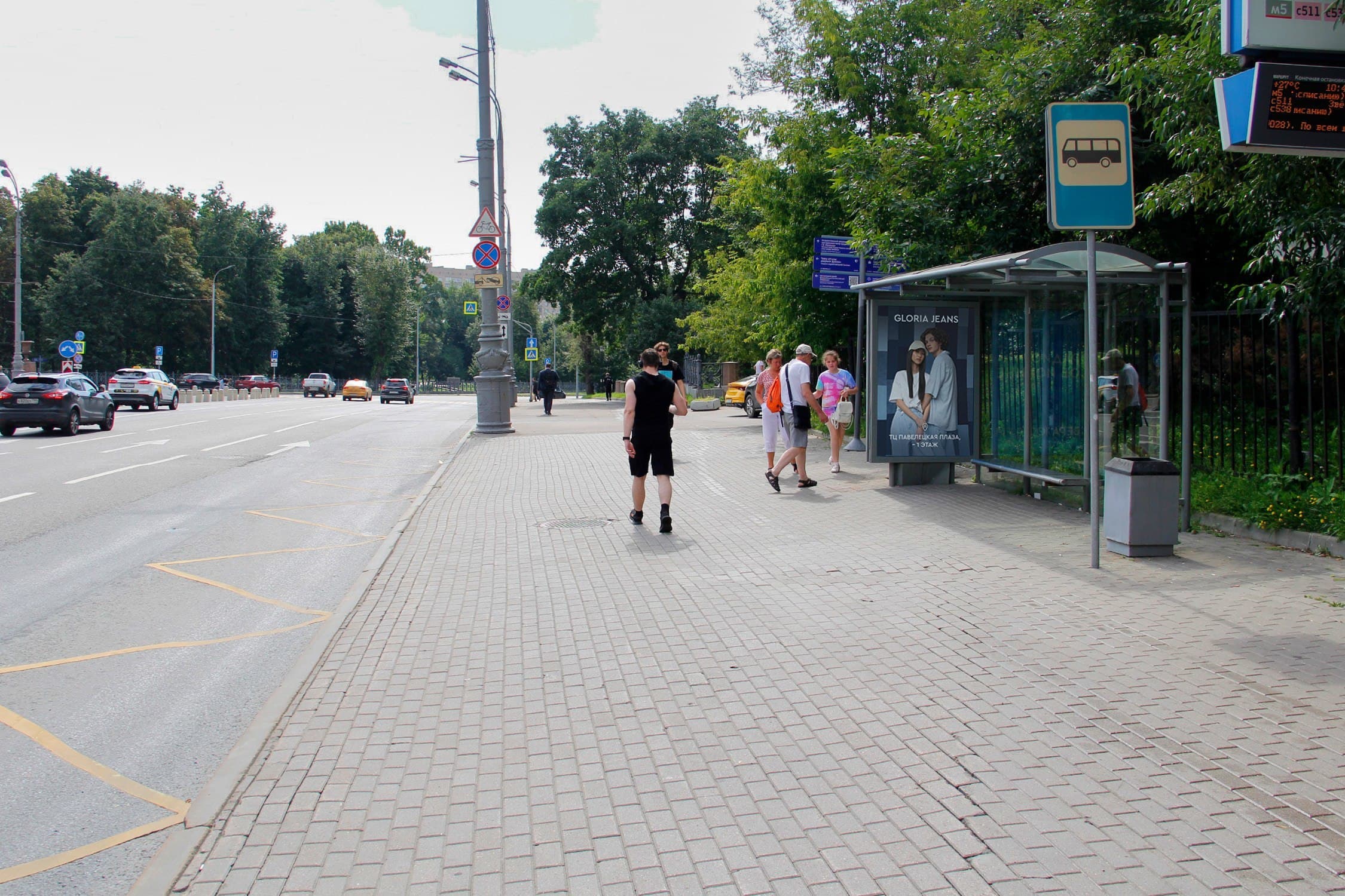 Суворовская пл., д.1 - ост. "ТЕАТР РОССИЙСКОЙ АРМИИ" (в центр) - поз.2, сторона А Москва. Суворовская пл., д.1 - ост. "ТЕАТР РОССИЙСКОЙ АРМИИ" (в центр) - поз.2, сторона А
