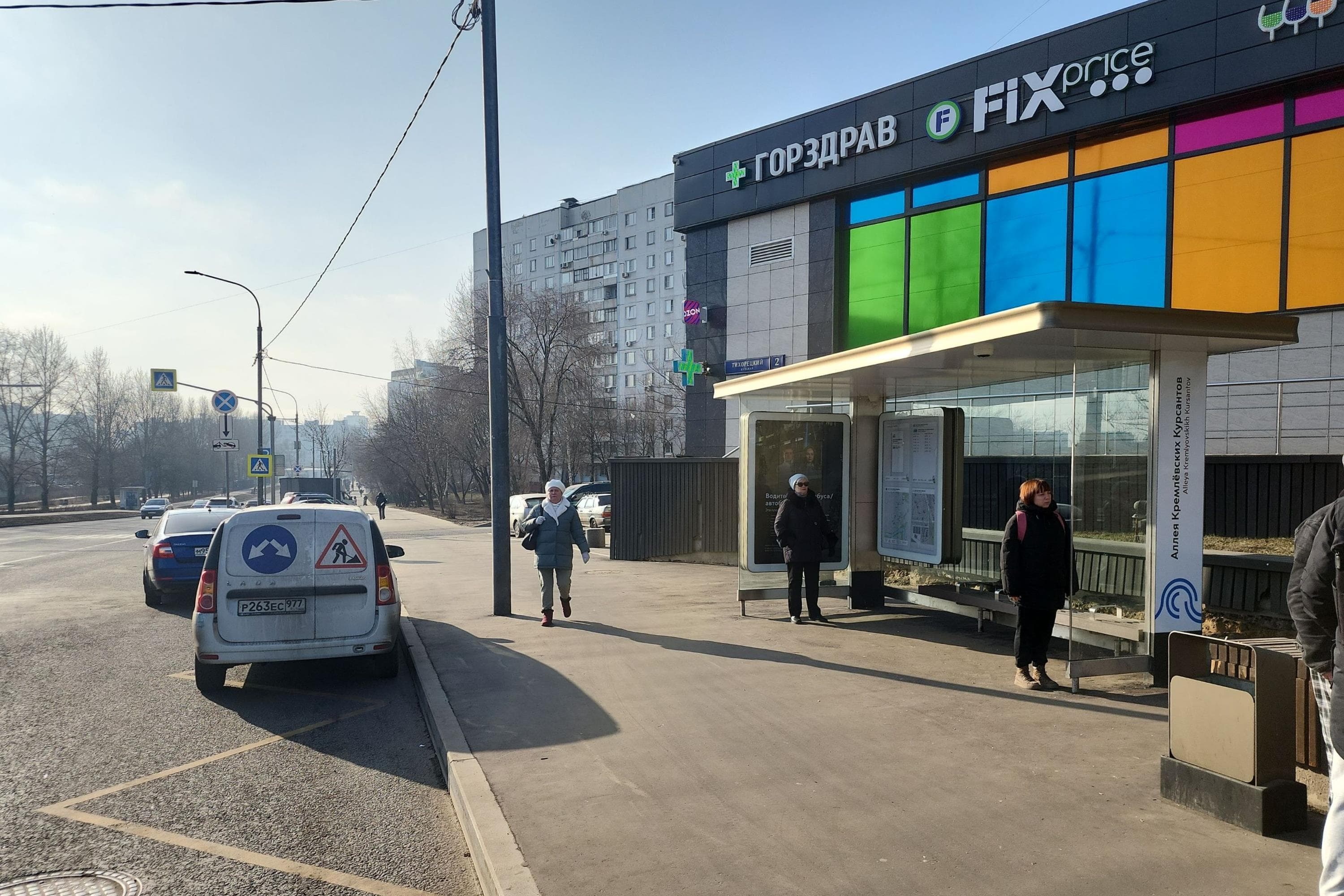 Тихорецкий бульвар, д.2, к.1 - ост. "Стройкомплекс "Люблинское поле" (из центра), сторона А Москва. Тихорецкий бульвар, д.2, к.1 - ост. "Стройкомплекс "Люблинское поле" (из центра), сторона А