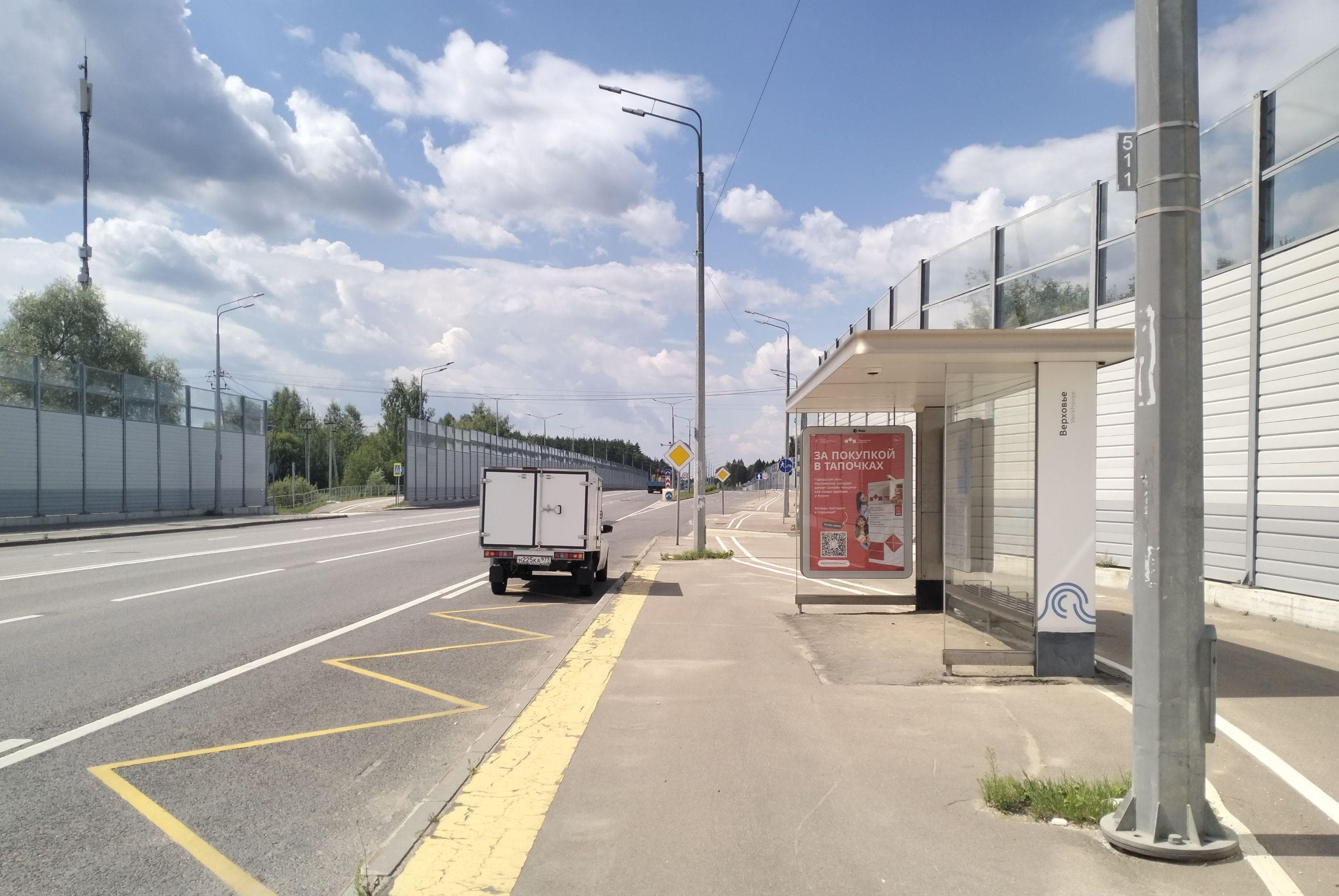 ТиНАО, пос. Первомайское, ул. Александра Печерского, д. Верховье 172s2 - ост. "Верховье", сторона А Москва. ТиНАО, пос. Первомайское, ул. Александра Печерского, д. Верховье 172s2 - ост. "Верховье", сторона А