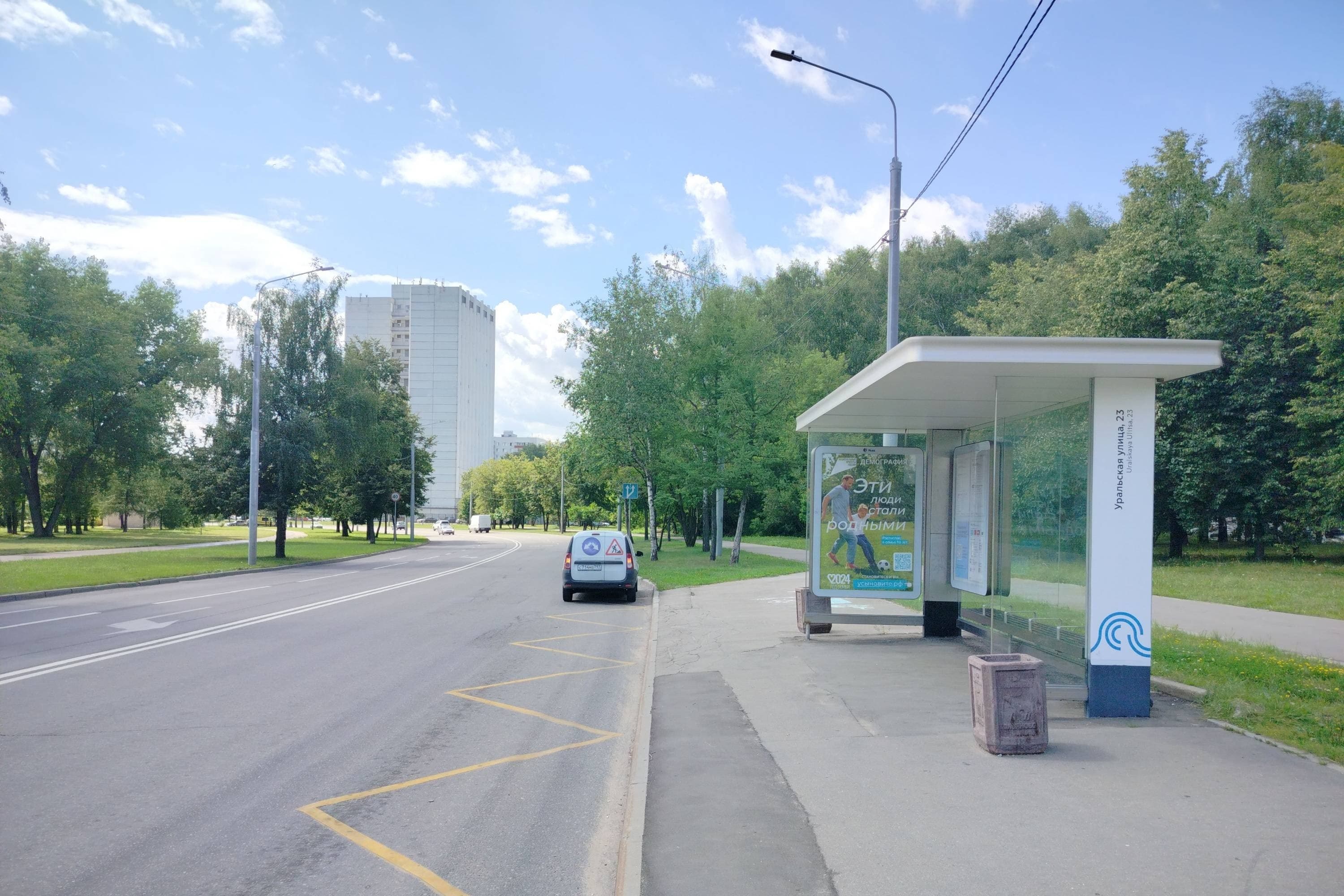 Уральская улица, д.23, к.1 - ост. "Уральская улица, 23" (в центр), сторона А Москва. Уральская улица, д.23, к.1 - ост. "Уральская улица, 23" (в центр), сторона А