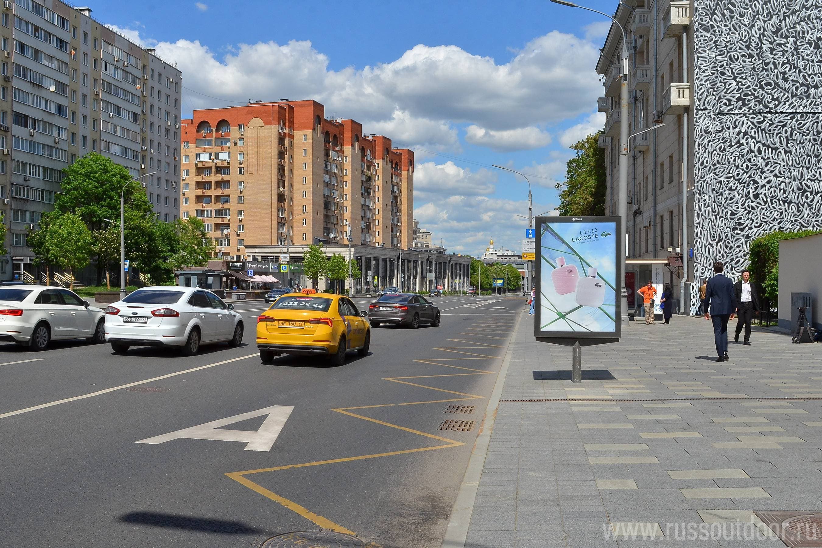 shit 3x6 Реклама 1.2x1.8 по адресу Якиманка Б. ул. 37 (роллер)