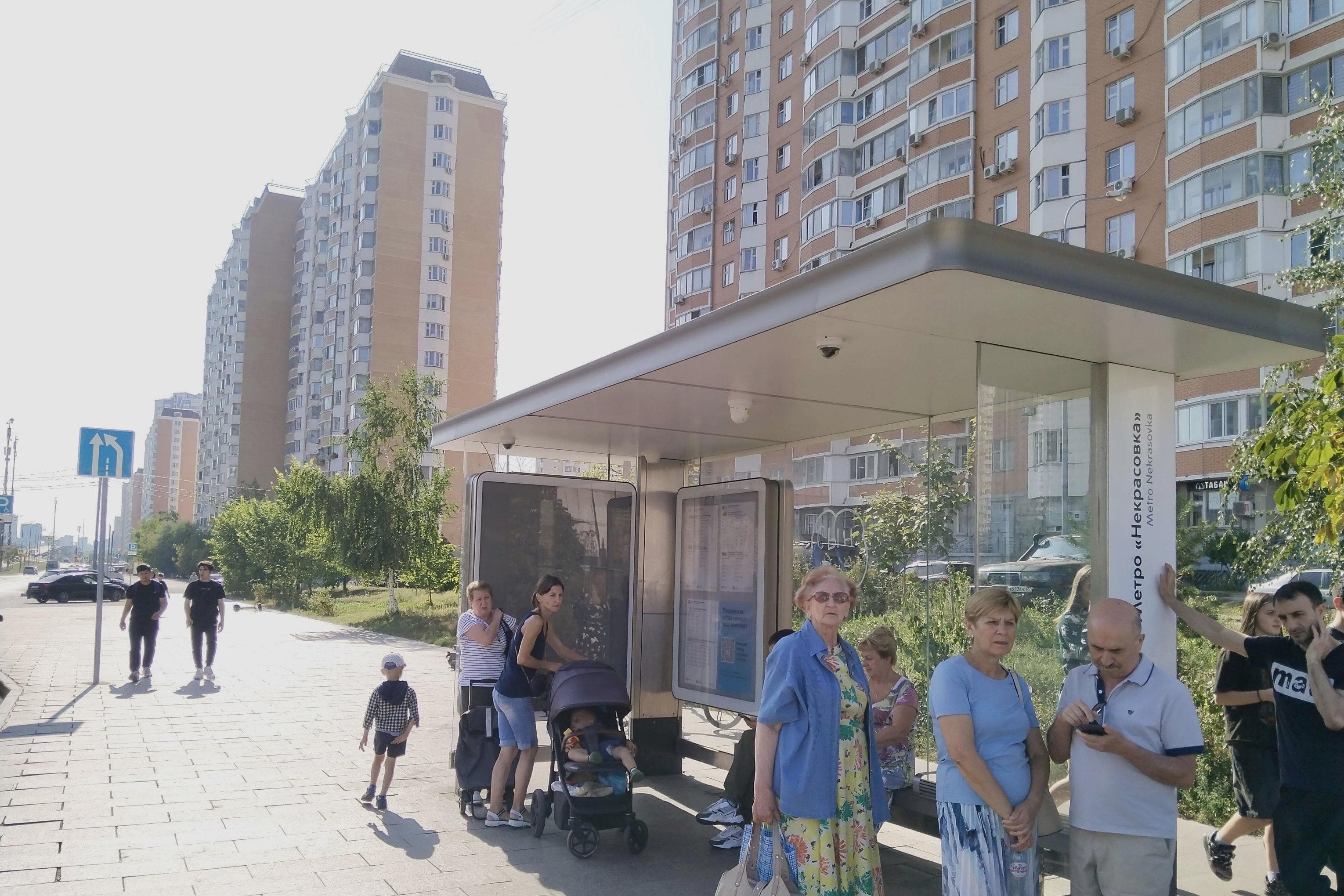 Защитников Москвы пр-т 15 / ост. "Ст. м. "Некрасовка", (в центр) поз.2 (Digital), сторона А1 Москва. Защитников Москвы пр-т 15 / ост. "Ст. м. "Некрасовка", (в центр) поз.2 (Digital), сторона А1