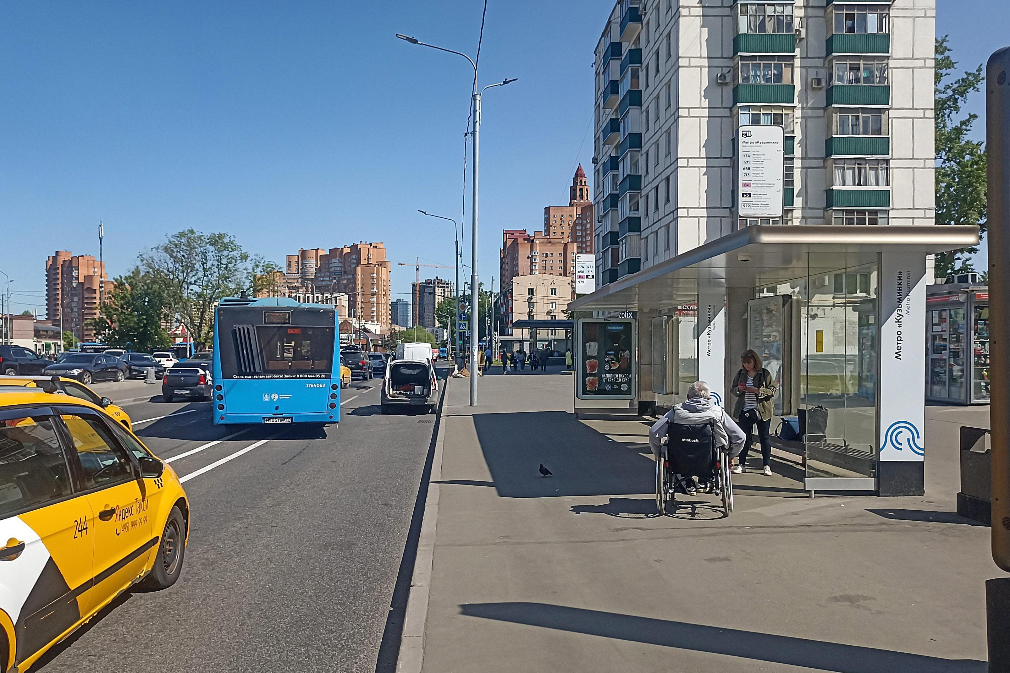 Зеленодольская улица, д.37 - ост. "метро Кузьминки" (в центр), сторона А Москва. Зеленодольская улица, д.37 - ост. "метро Кузьминки" (в центр), сторона А