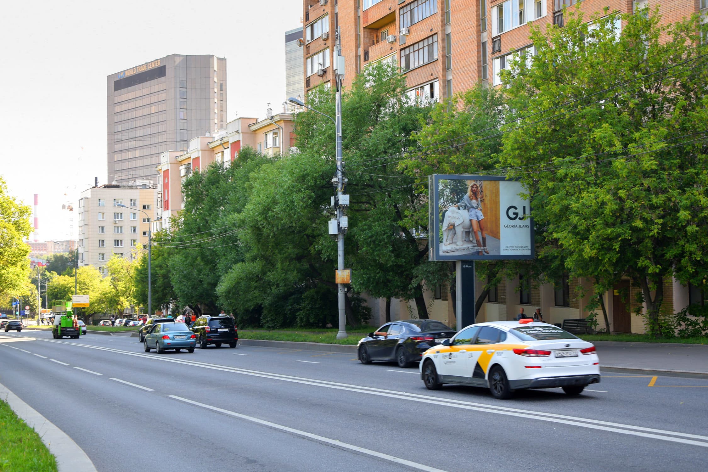 shit 3x6 Реклама 2.7x3.7 по адресу 1905 года ул. 3, 50 м после Х со Шмитовским пр-дом (светофор)