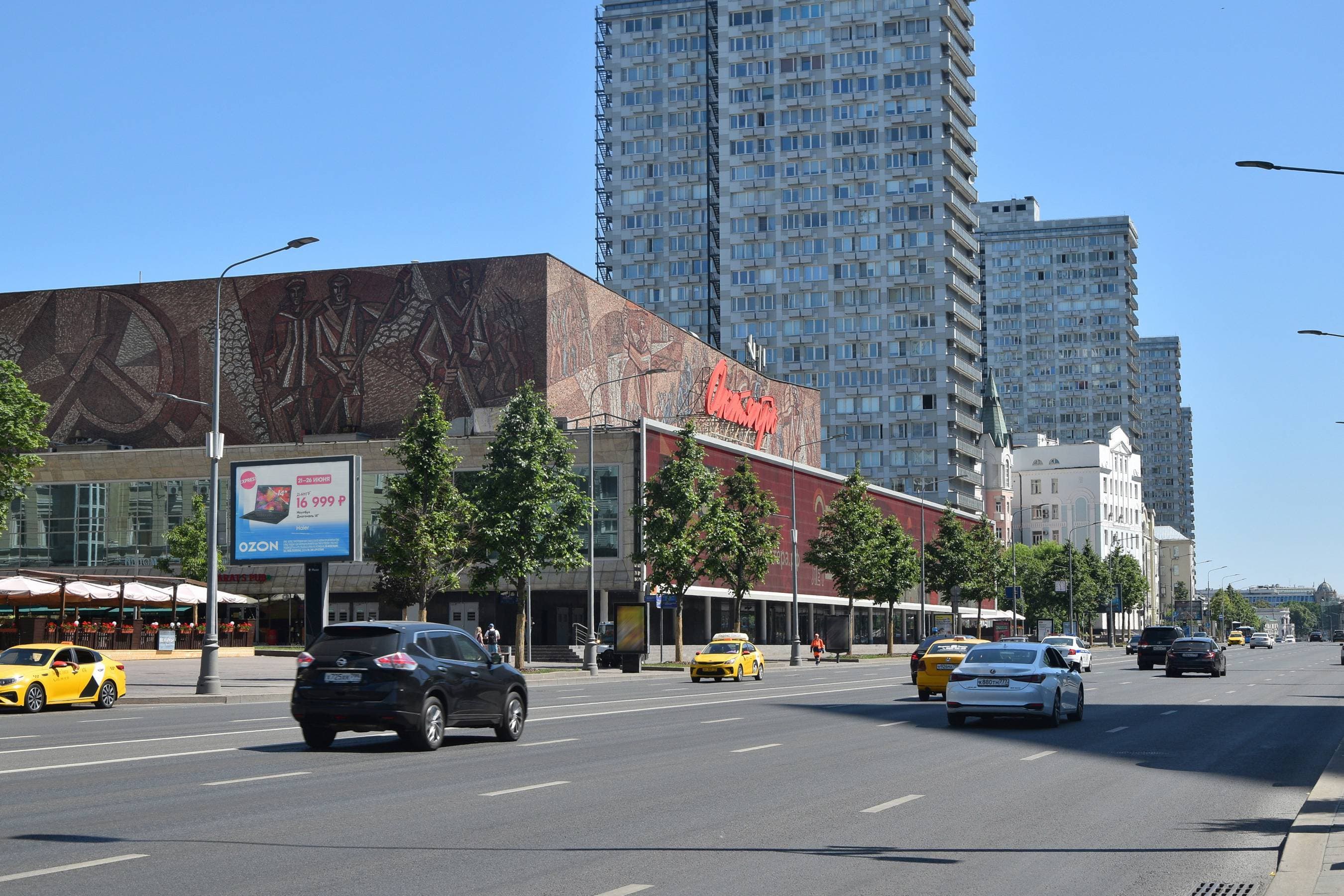 shit 3x6 Реклама 2.7x3.7 по адресу Арбат Н. ул. 26, 100 м до Х с Новинским б-ром (к/т "КАРО 11 Октябрь")