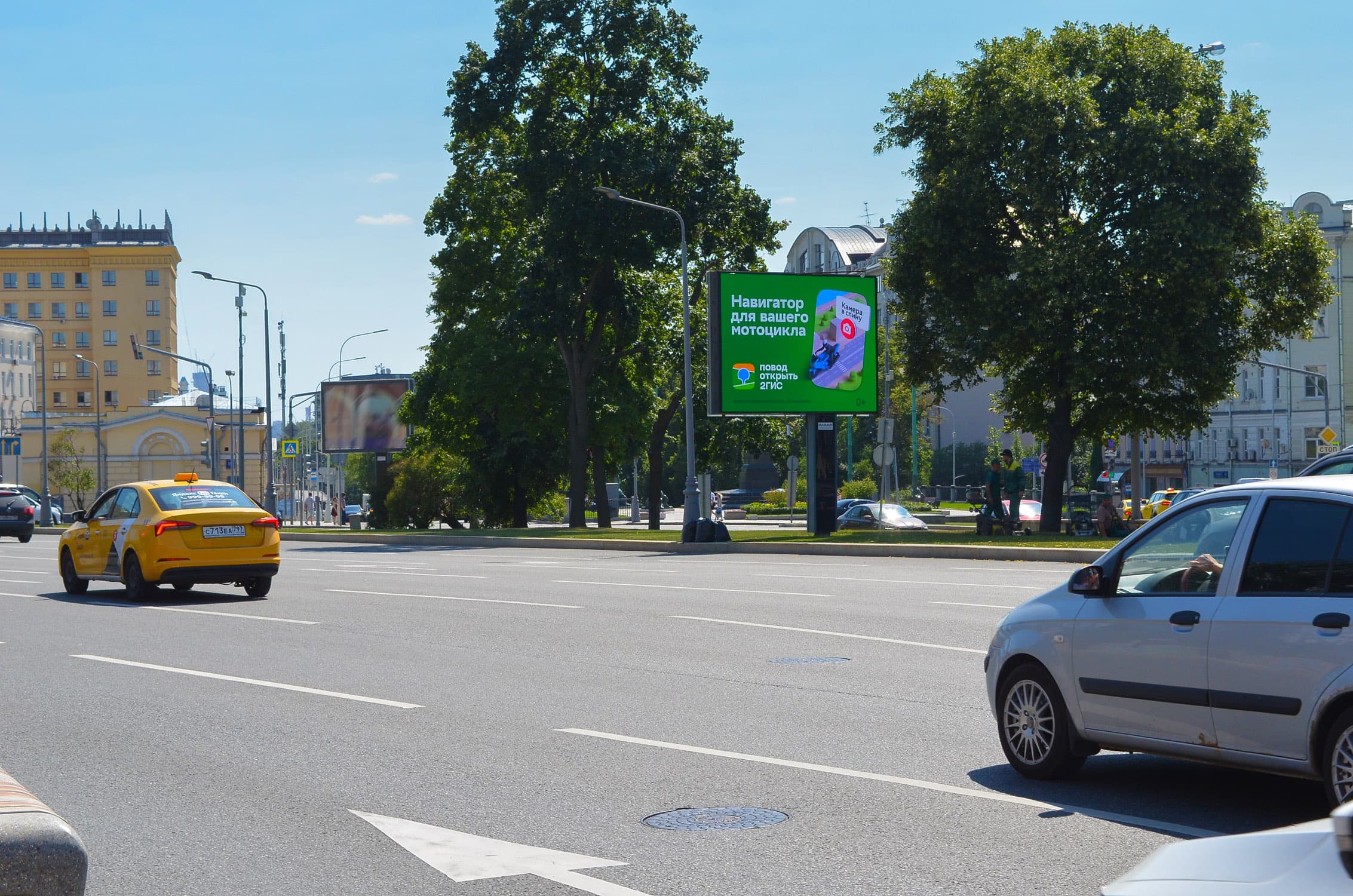 Арбатская площадь 14с1 напротив, ЦРП, (светофор, м. "Арбатская"), сторона А1 Москва. Арбатская площадь 14с1 напротив, ЦРП, (светофор, м. "Арбатская"), сторона А1
