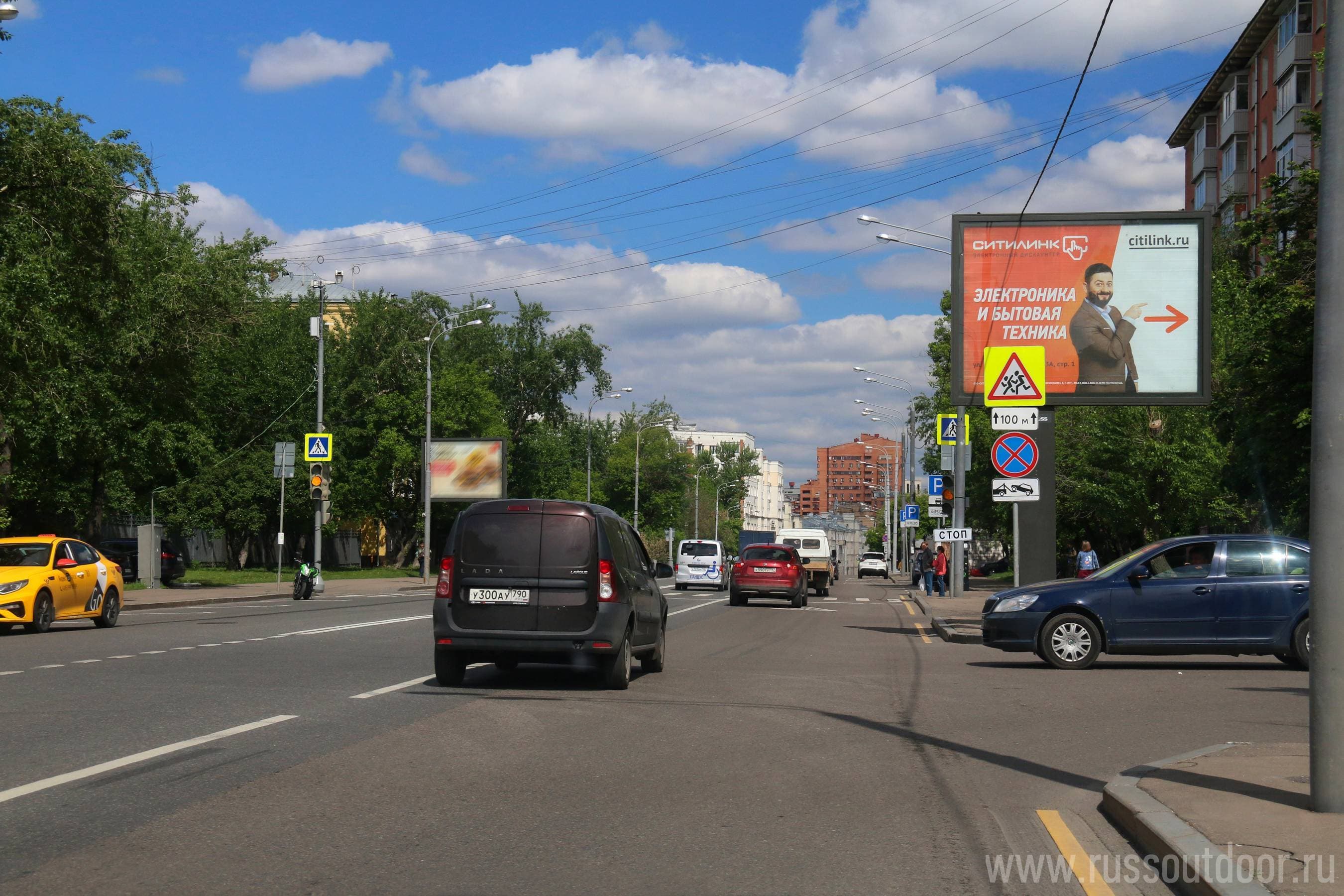 shit 3x6 Реклама 2.7x3.7 по адресу Дубровская 1-ая ул. 13Ас1-13, 250 м после X с ул. Новоостаповская (светофор, Metro Cash & Carry)