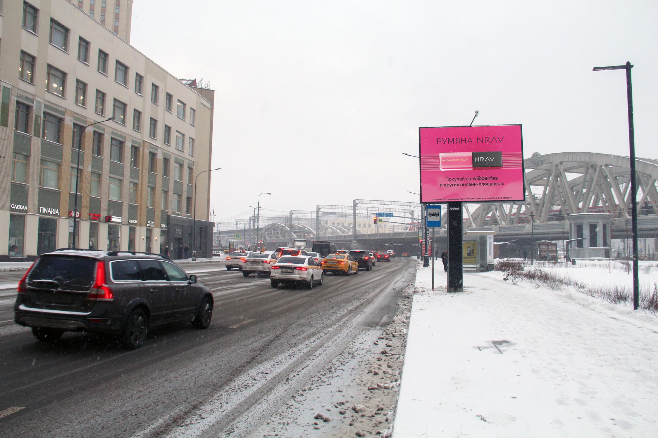 shit 3x6 Реклама 2.7x3.7 по адресу Каланчевская ул. 17с1 напротив, 120 м до съезда на Комсомольскую площадь, (светофор)