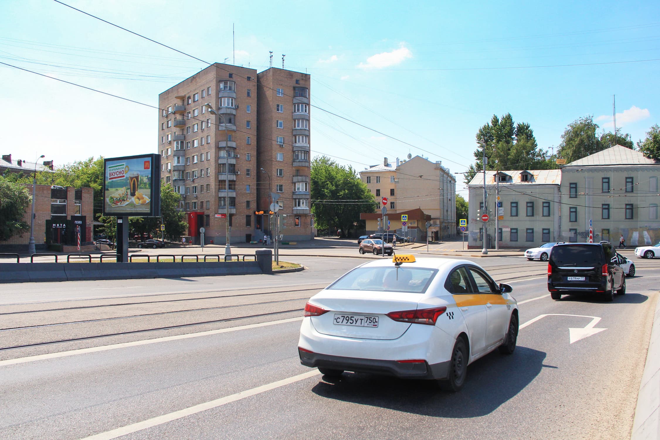 Кожевнический Вражек ул. 3А н-в, въезд на Новоспасский мост (светофор), статика, сторона Б Москва. Кожевнический Вражек ул. 3А н-в, въезд на Новоспасский мост (светофор), статика, сторона Б
