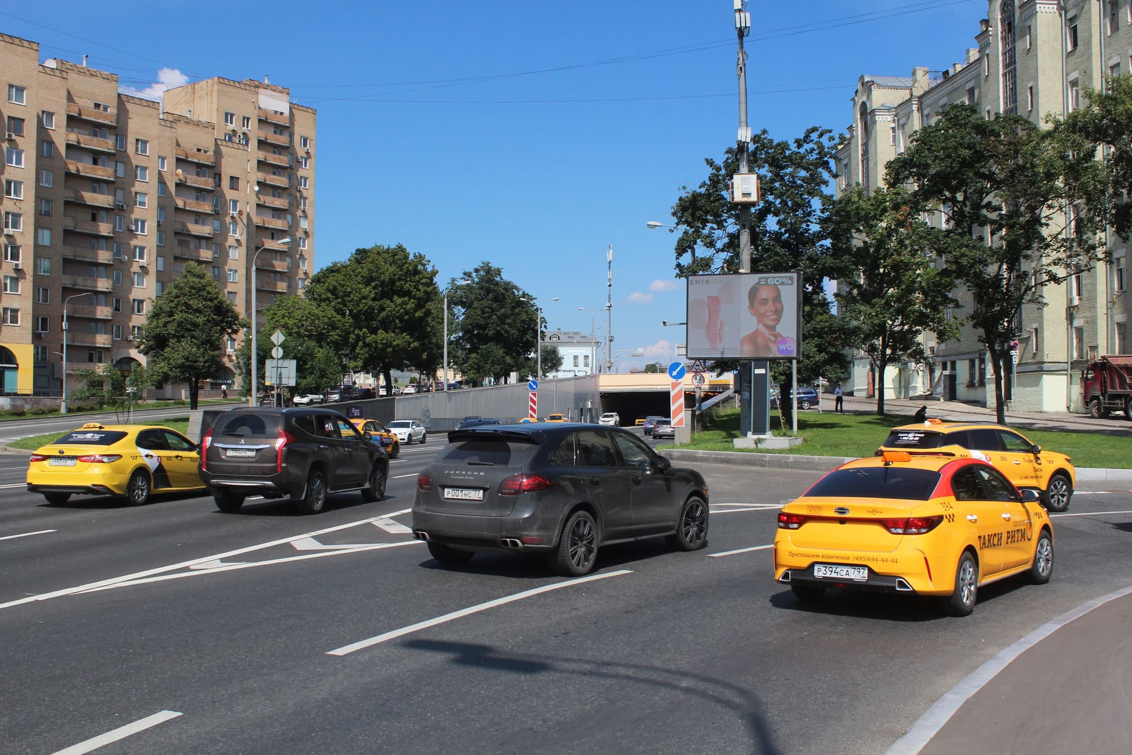 Земляной Вал ул., нечетная сторона, съезд на ул. Народная, (светофор), сторона А1 Москва. Земляной Вал ул., нечетная сторона, съезд на ул. Народная, (светофор), сторона А1