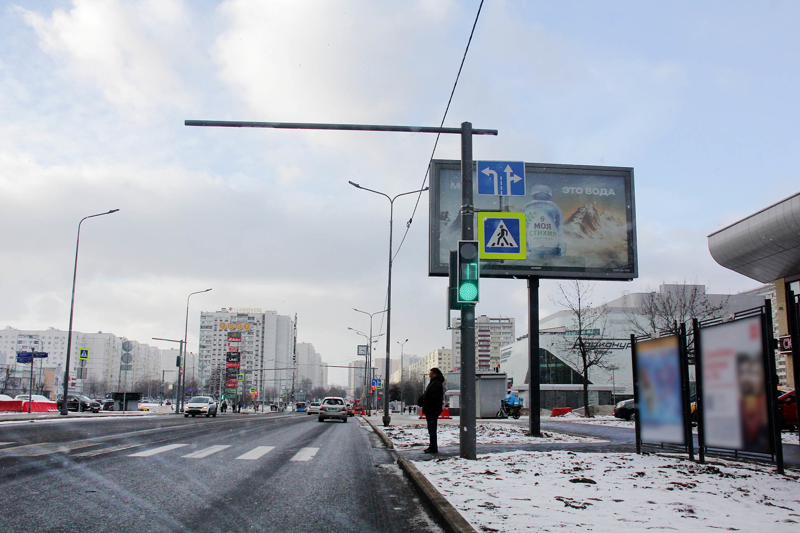 Декабристов ул. 21, 100 м до Х с ул. Хачатуряна (скроллер), (светофор, м. "Отрадное", ТЦ "FORT Отрадное"), сторона А5 Москва. Декабристов ул. 21, 100 м до Х с ул. Хачатуряна (скроллер), (светофор, м. "Отрадное", ТЦ "FORT Отрадное"), сторона А5