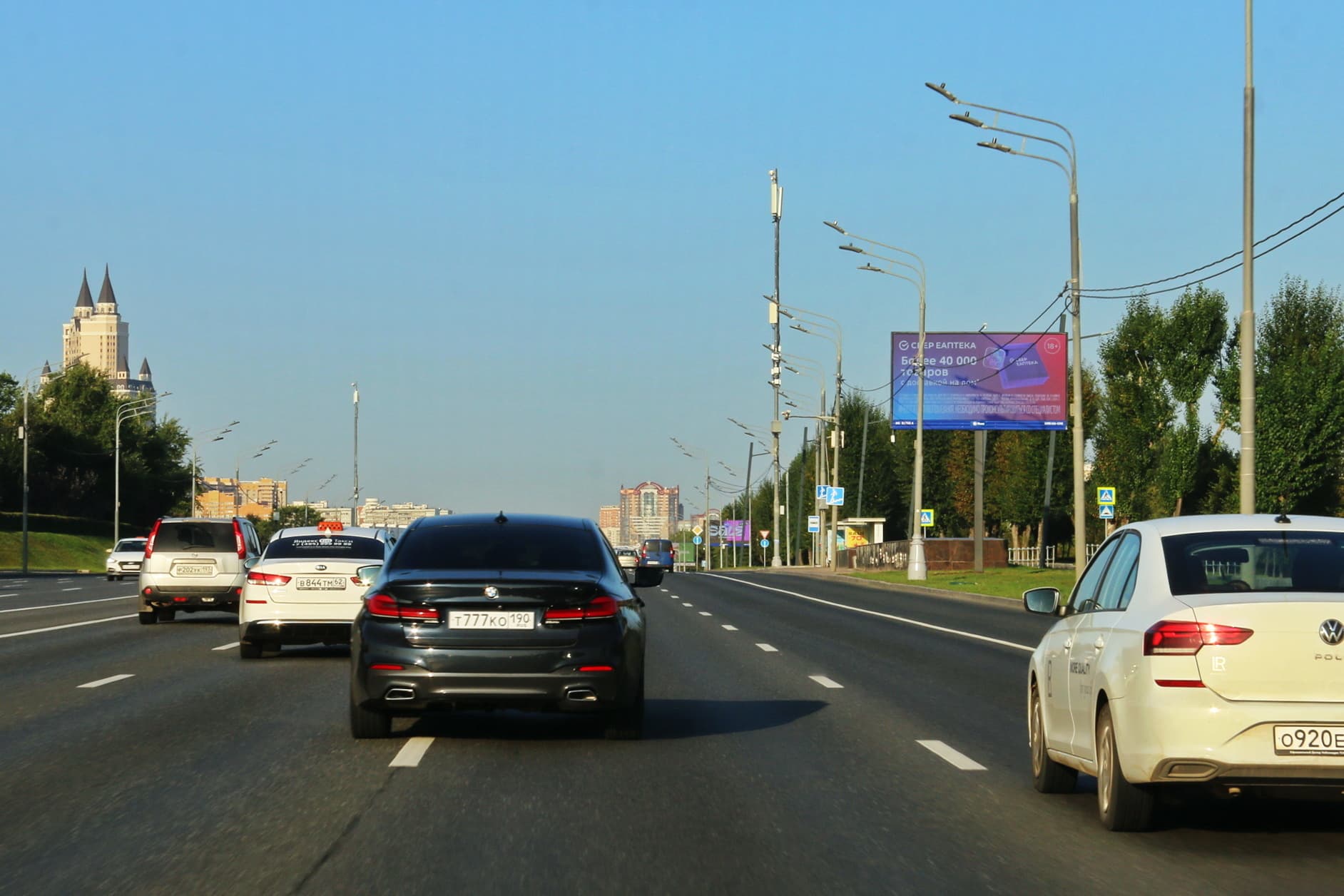 Кутузовский пр-т 38-48, 400 м после съезда на пр-т Багратиона (Digital), сторона А1 Москва. Кутузовский пр-т 38-48, 400 м после съезда на пр-т Багратиона (Digital), сторона А1